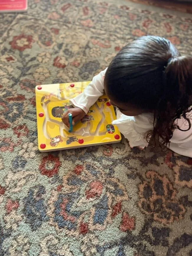 Sunday playtime scenes 💛 Our Feeding Time Busy Board &ndash; Zoo Animal Magnetic Maze (18m+) is all about caring, coordination, and fun! 🐘🐒

Little ones take on the role of a caring veterinarian&mdash;guiding magnetic food balls to each hungry zoo