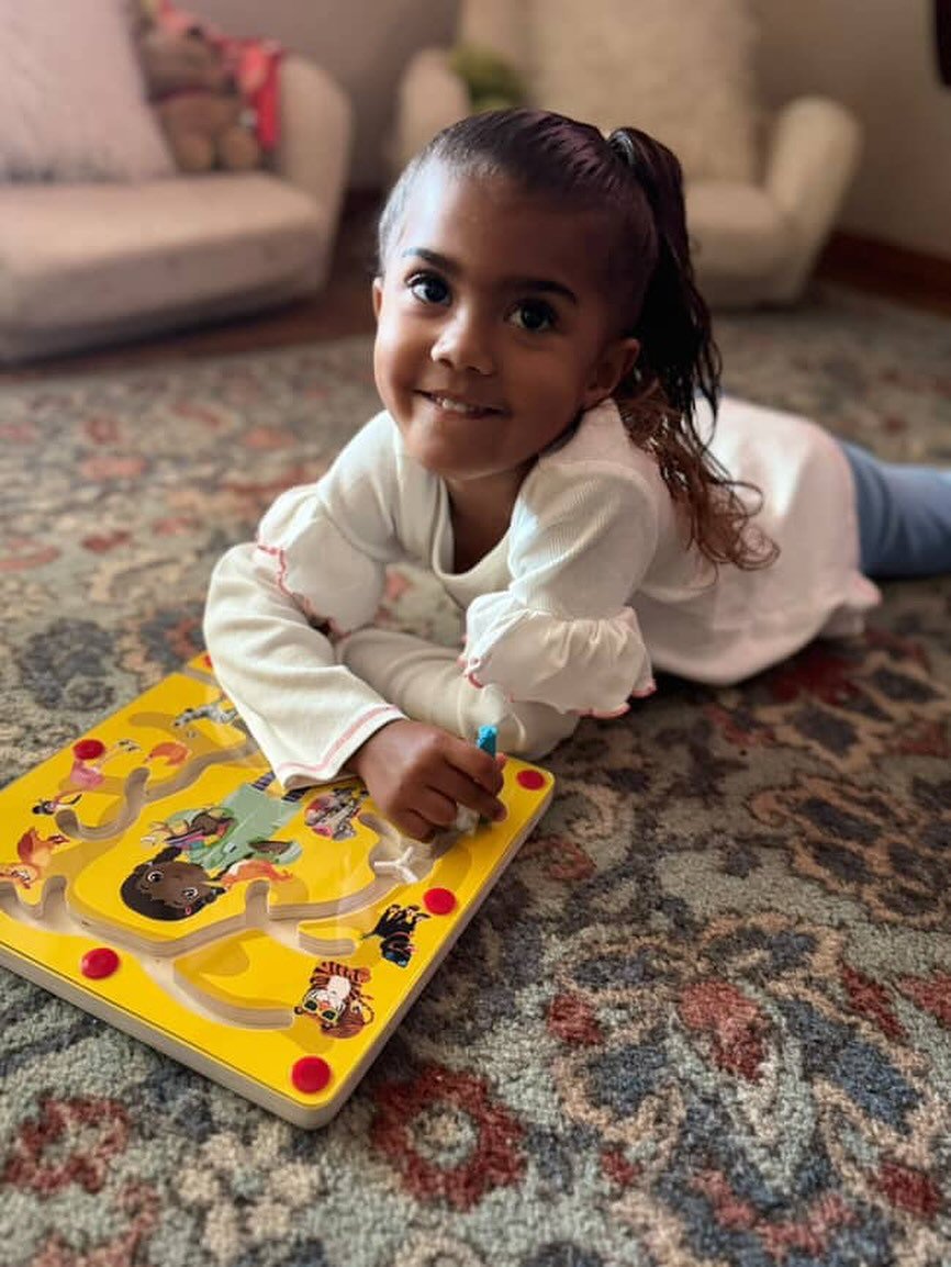 Busy little minds at work! Our Feeding Time Busy Board keeps curiosity full. Vibrant colors and engaging illustrations capture a child&rsquo;s attention, helping them focus, explore, and build early cognitive connections through play. @simonebrookesm