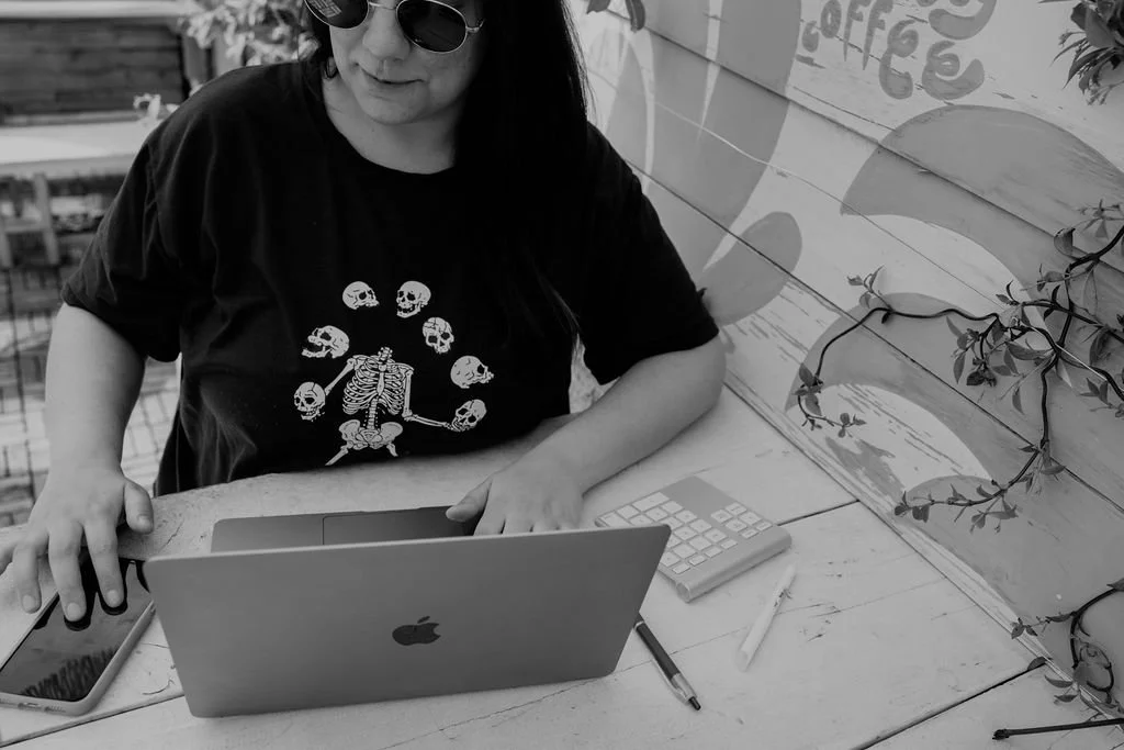 down and dirty accounting, mercantile bookkeeper, designer bookkeeper, consultant bookkeeper, trust this black and white professional bookkeeper, small business bookkeeper in Orange County, small business bookkeeper in Los Angeles county