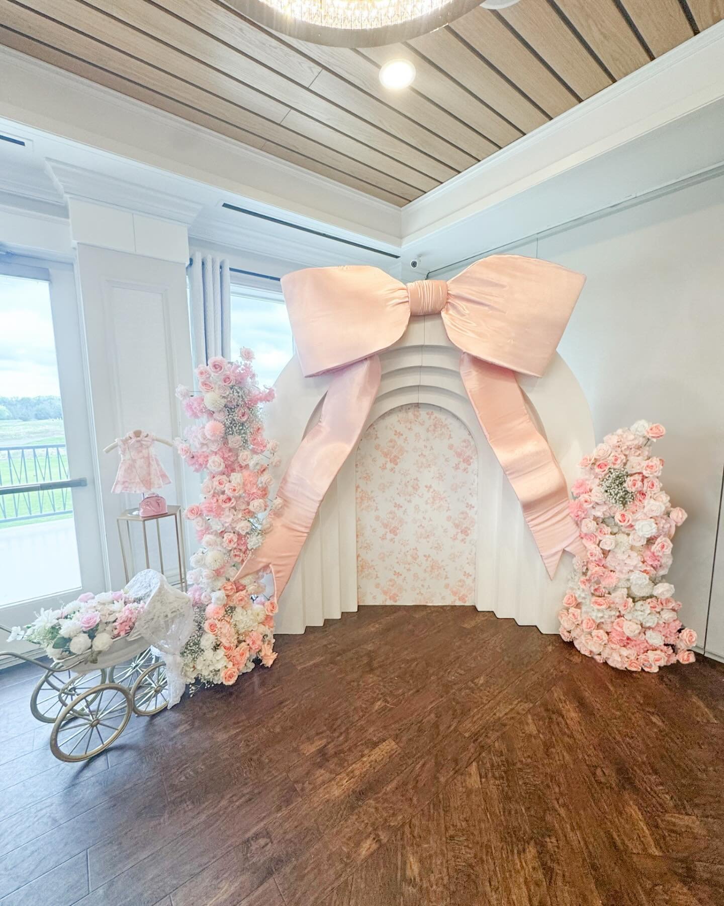 𝓟𝓻𝓮𝓽𝓽𝔂 𝓲𝓷 𝓹𝓲𝓷𝓴 𝓪𝓷𝓭 𝓽𝓲𝓮𝓭 𝔀𝓲𝓽𝓱 𝓪 𝓫𝓸𝔀 🎀
#eventstylist #eventdecor #eventdesign #njevents #phillyevents #bow #babyshower #babyshowerideas #bigbows #backdrop #babyshowerbackdrop #eventdecor #florals #floraldesign #babysprinkle