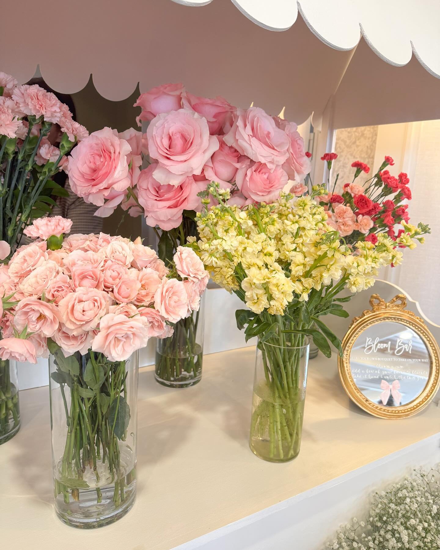 𝓜𝓮𝓮𝓽 𝓶𝓮 𝓪𝓽 𝓽𝓱𝓮 𝓫𝓵𝓸𝓸𝓶 𝓫𝓪𝓻 💐
Pick your bloom and make it yours! Our flower bar is the perfect party favor—fresh & fun where every guest takes home a touch of beauty🌸
#eventstylist #eventdecor #eventdesign #njevents #phi