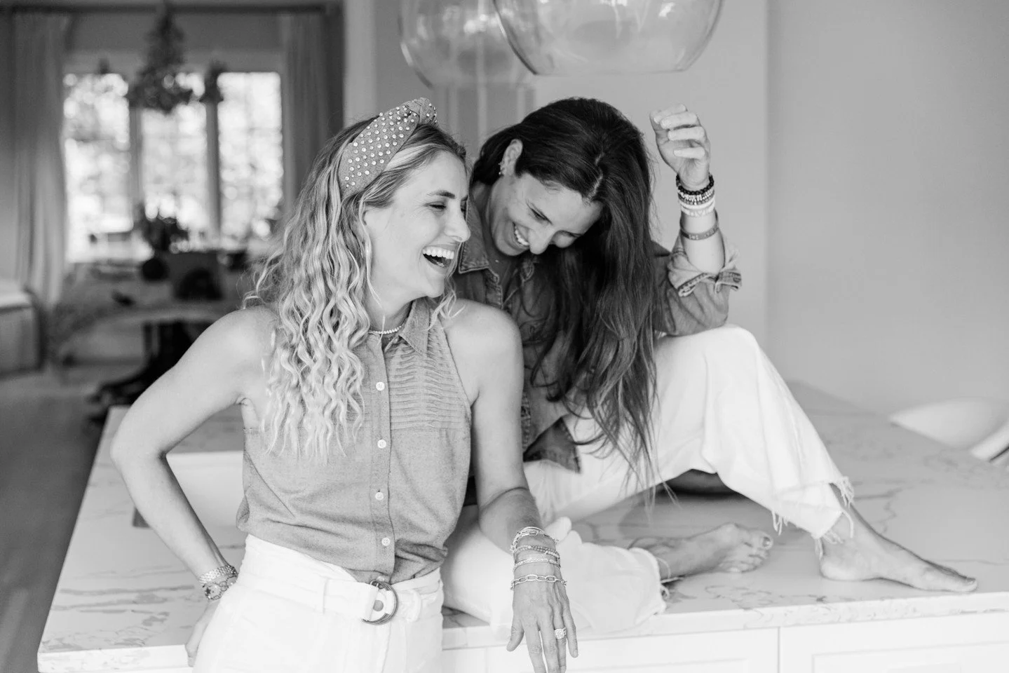 Nobody buys from a stranger. That's the whole point of know, like, trust theory in marketing. And it's why some businesses seem to attract clients effortlessly while others are working just as hard and hearing crickets.

1⃣ Know: Get visible. Show yo