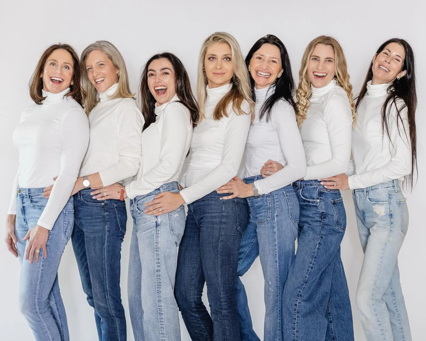 Your mom&rsquo;s 1994 Christmas card energy, but make it chic. When @taralamond asked for a photo shoot with her book club as her birthday present, THIS is what happened.
White turtlenecks. Matching energy. Photos they&rsquo;ll have forever.
Best. Gi