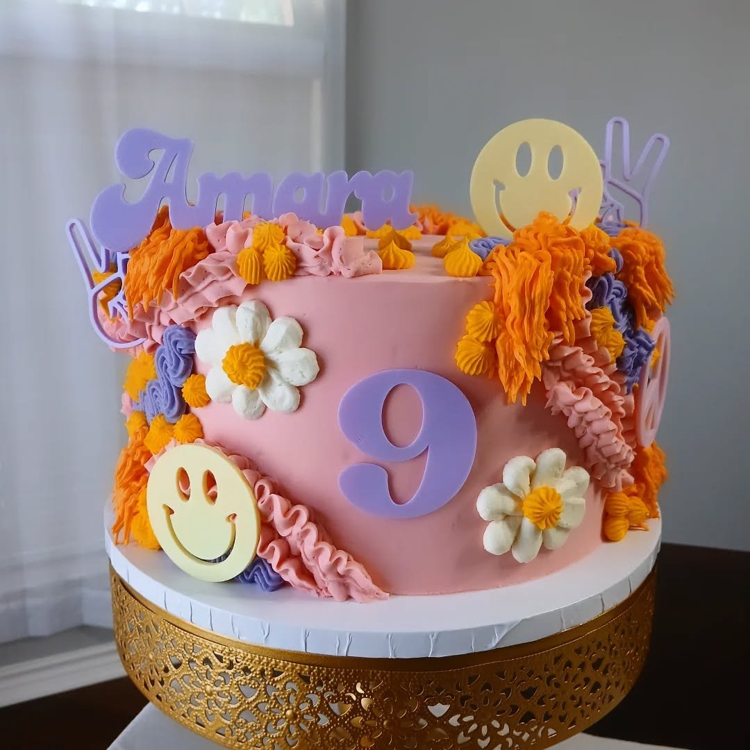 9 is a VIBE ✌️🪩
Absolutely loved this theme and the inspo photos this client shared! We got to go crazy with the piping and the combo of bold and pastel colors is so fun!
We also got to design and 3D print some really special elements for this cak