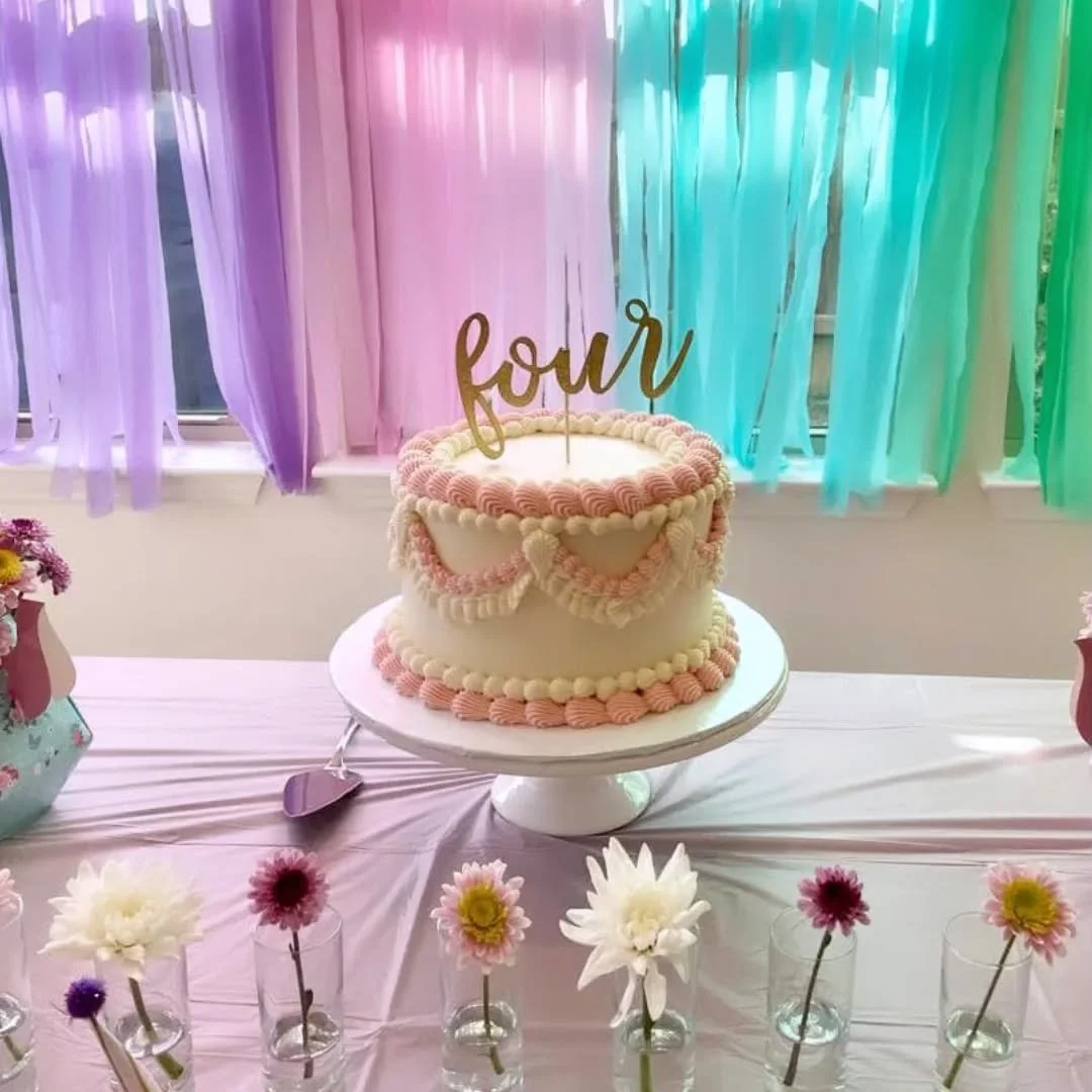 🌷🌹🏵🌸 four 🌸🏵🌹🌷
Sometimes all you need for a custom cake is clean piping and a soft color palette!
This client knew exactly what she wanted for the design and had her own topper she wanted to add.
This cake is our 8" size with 3 layer