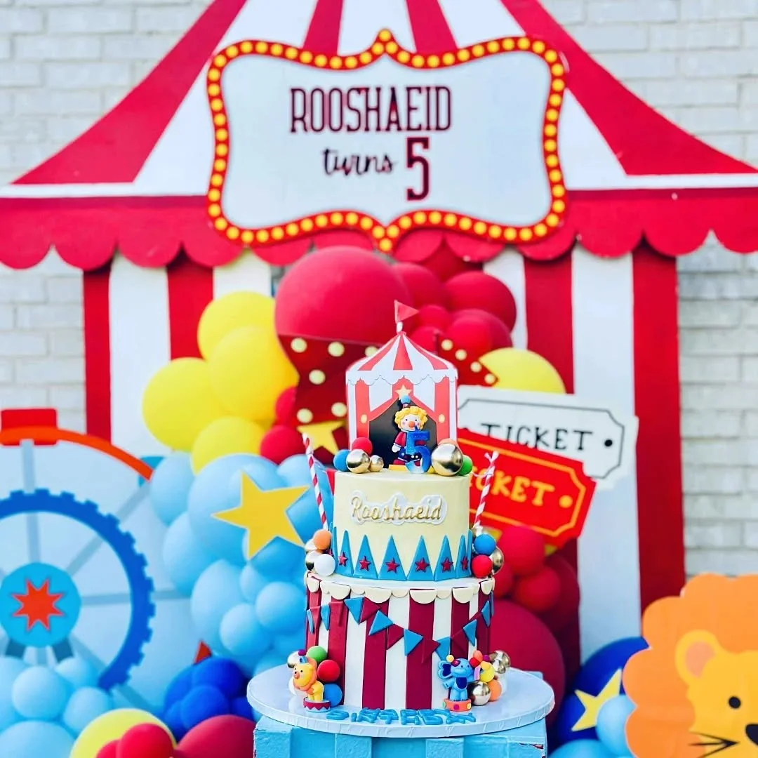 Carnival time! 🎪🎡🍿
Happy 5th birthday, Rooshaeid!
This has to be one of the most fun birthday themes I've ever seen! I love all the color and whimsy 🎪
This client was so great to work with. We went back and forth discussing a lot of ideas, de