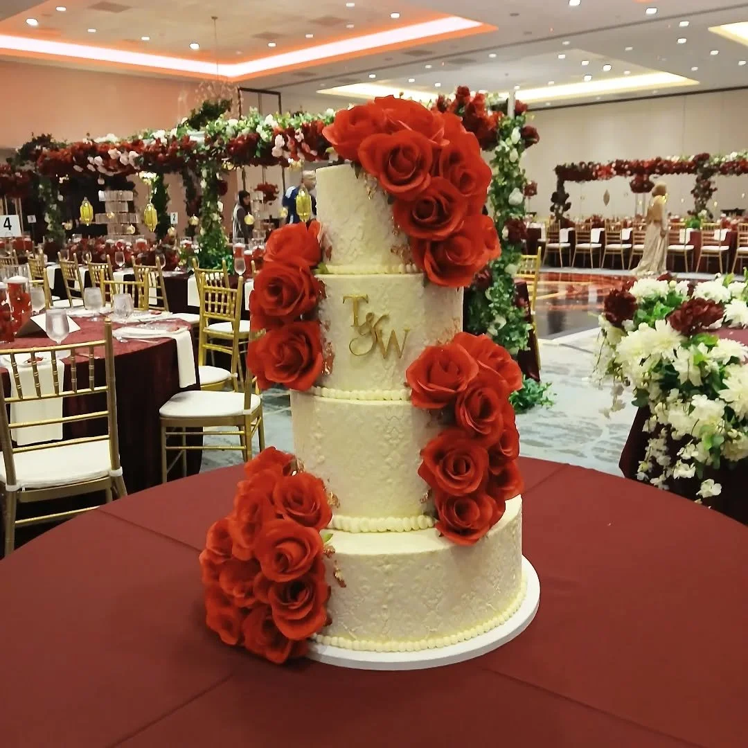 Congratulations Wajiha & Taha! 🤍🌹
This beautiful 4 tier wedding cake was the perfect fit for the dramatic red and white theme of this wedding!
All 4 tiers are real cake featuring a detailed stencil design on each tier and edible gold flake ac