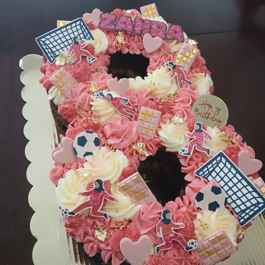 Happy 8th birthday, Zahra! 🩷✨️⚽️
This 8 shaped cake is made from four 10" cake rounds for a great party centerpiece to feed a crowd!
Between the layers of chocoate cake is a rich chocolate mousse, piped on for a beautiful look and structure