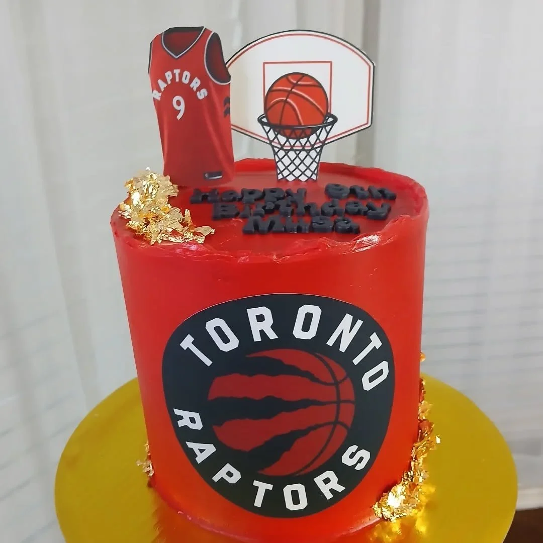 Happy 9th Birthday, Musa! 🏀✨️

This Toronto Raptors cake has edible images for the team logo, jersey, and basketball hoop, with fondant lettering and heavy edible gold flake accents, making the whole design fully edible and fully delicious! ✨️

Insi