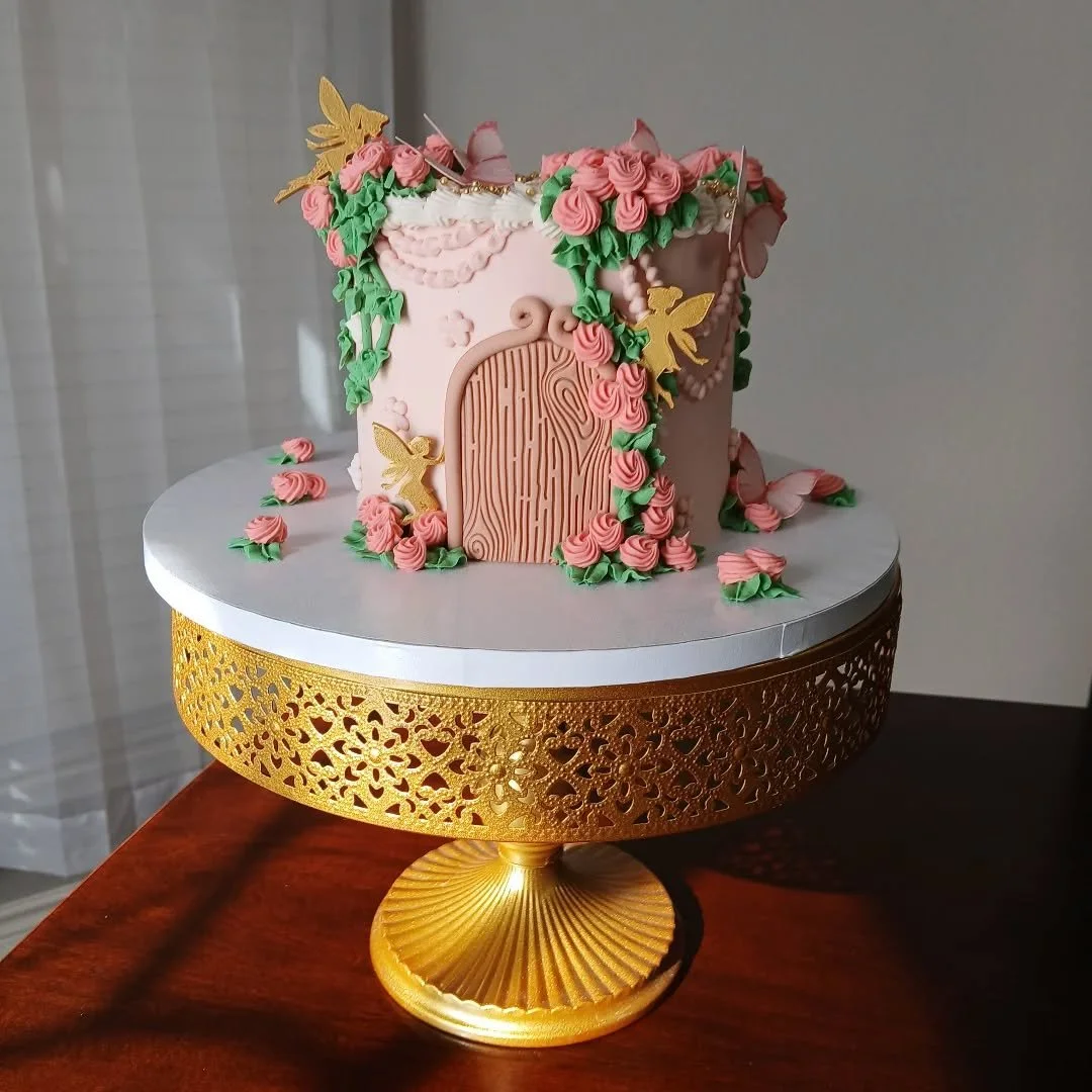 Fairy Garden 🧚&zwj;♀️🌿🌷🌸

Happy 4th birthday, Hana! 🤍

Swipe to see the cutest treats with this fairy garden themed cake 👉 

This fairy cake is a 6&quot; rasmalai tres leches cake with whipped vanilla custard filling and vanilla buttercream fro