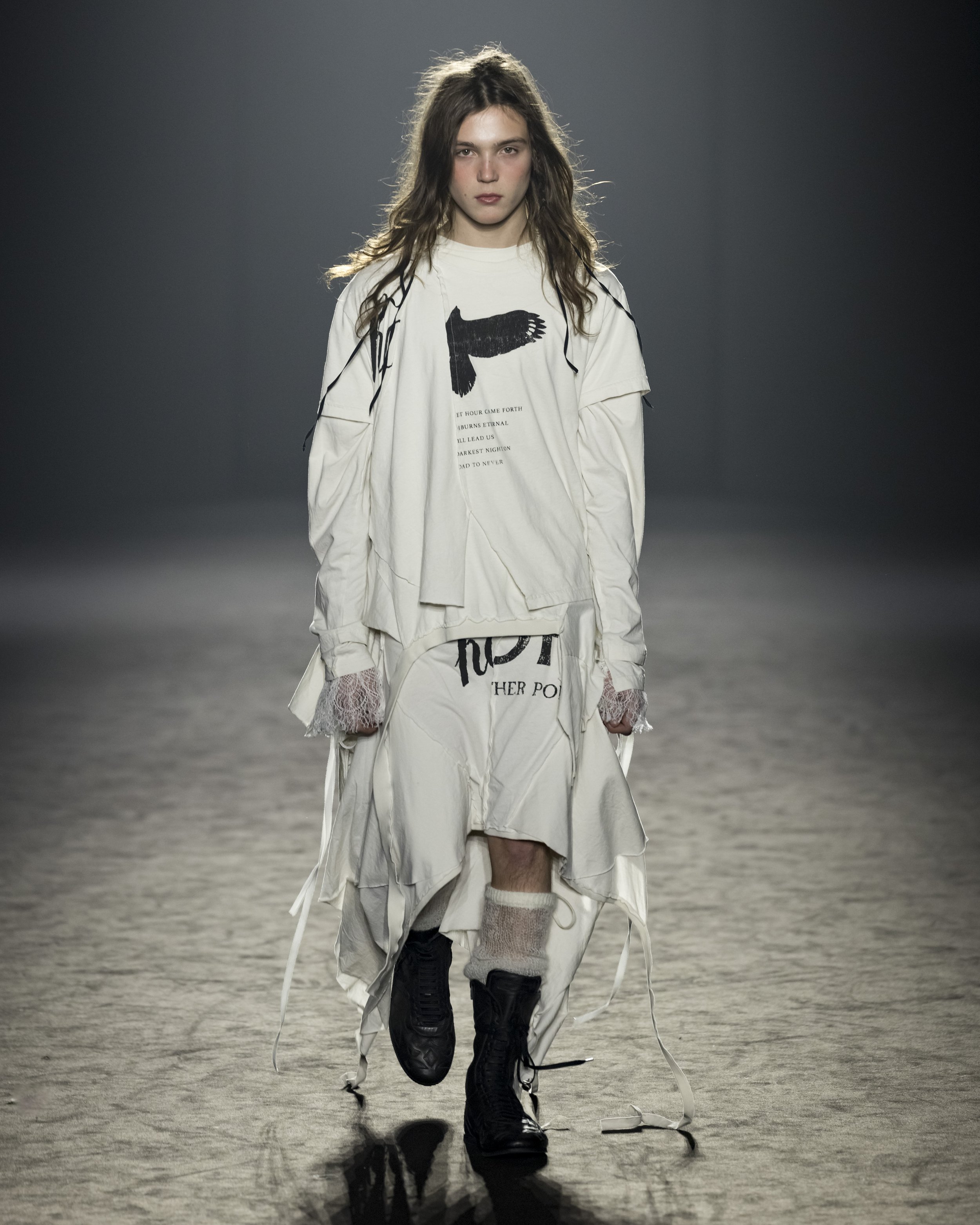 Ann-Demeulemeester-FW25-Paris-27.jpg