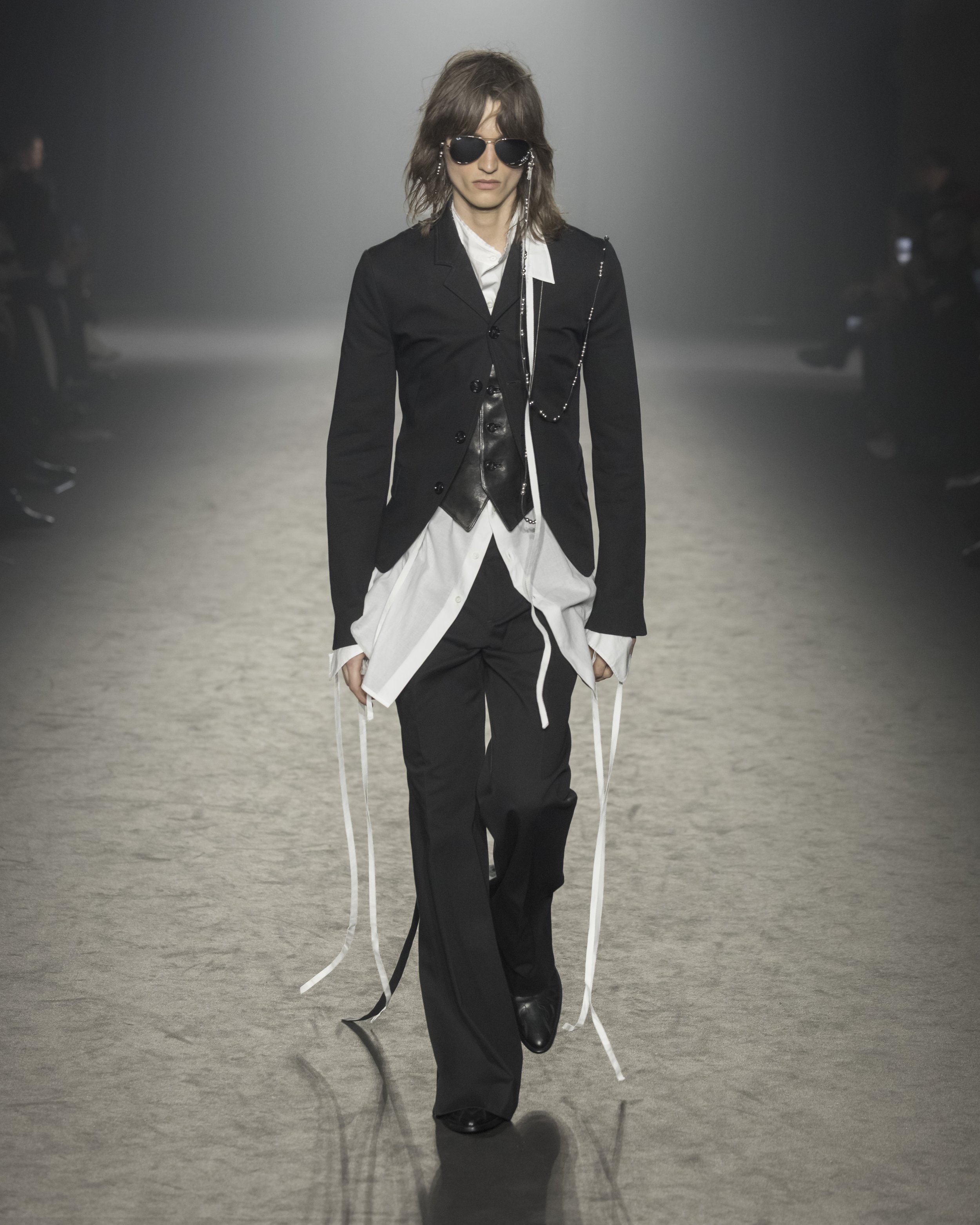 Ann-Demeulemeester-FW25-Paris-06.jpg