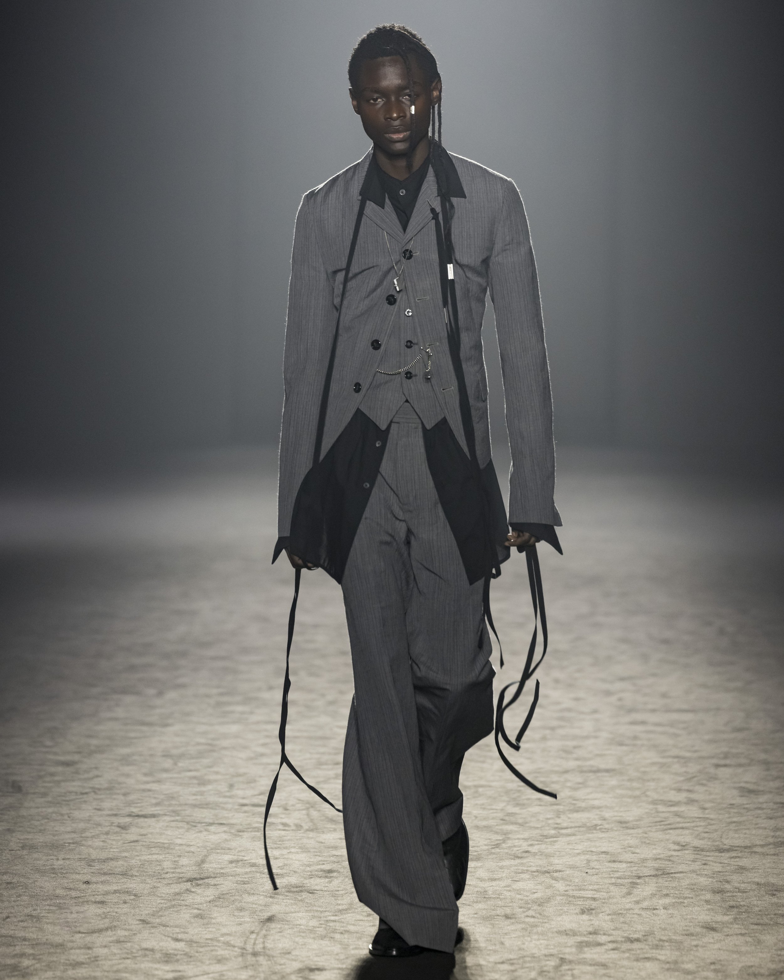 Ann-Demeulemeester-FW25-Paris-13.jpg