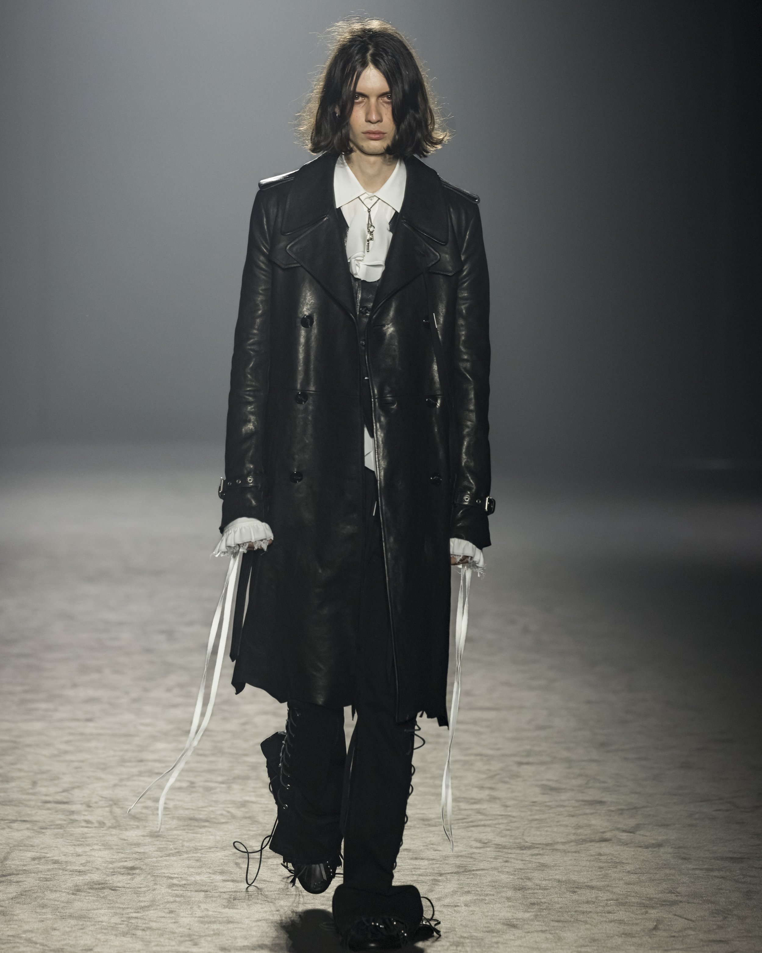 Ann-Demeulemeester-FW25-Paris-08.jpg