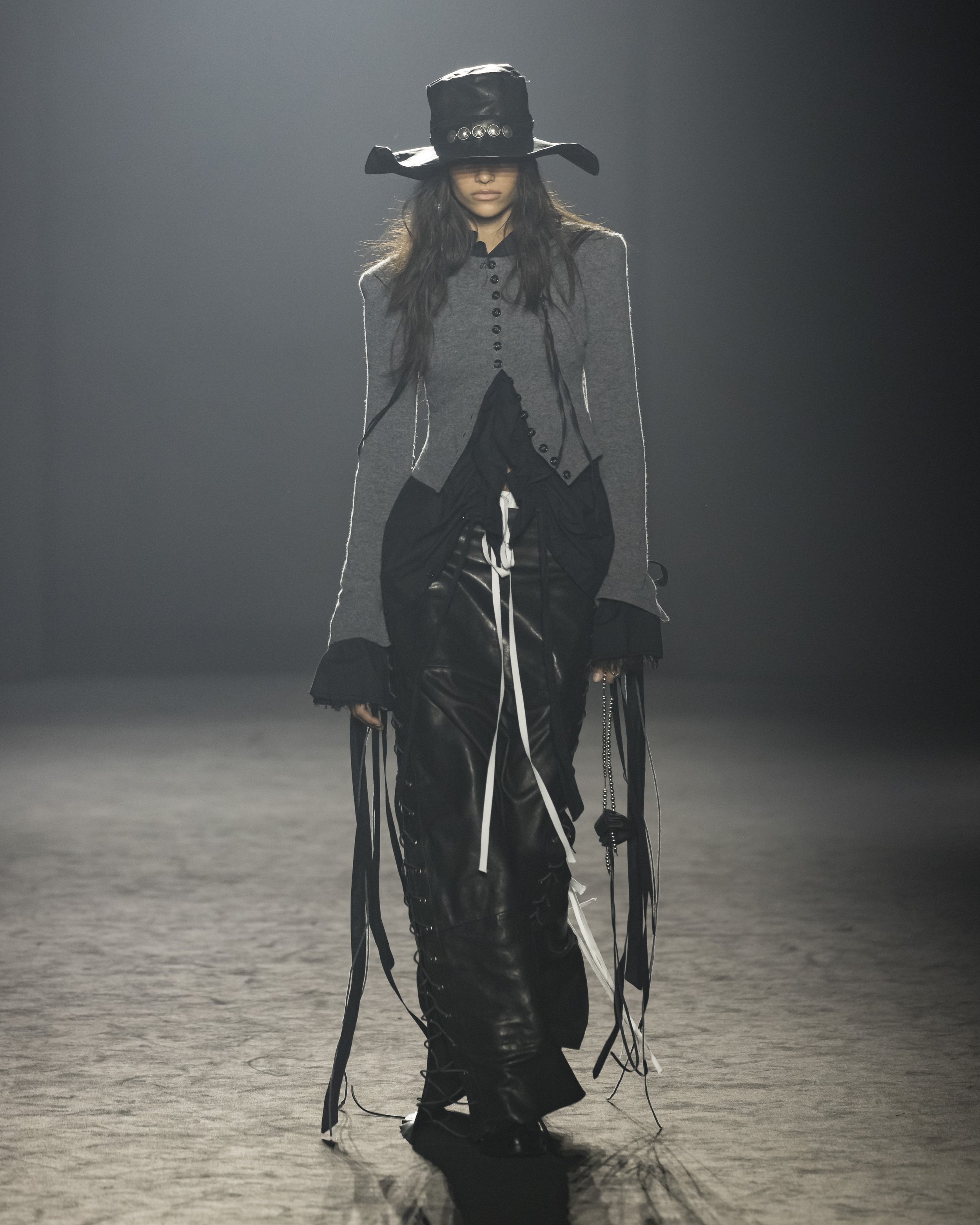 Ann-Demeulemeester-FW25-Paris-16.jpg