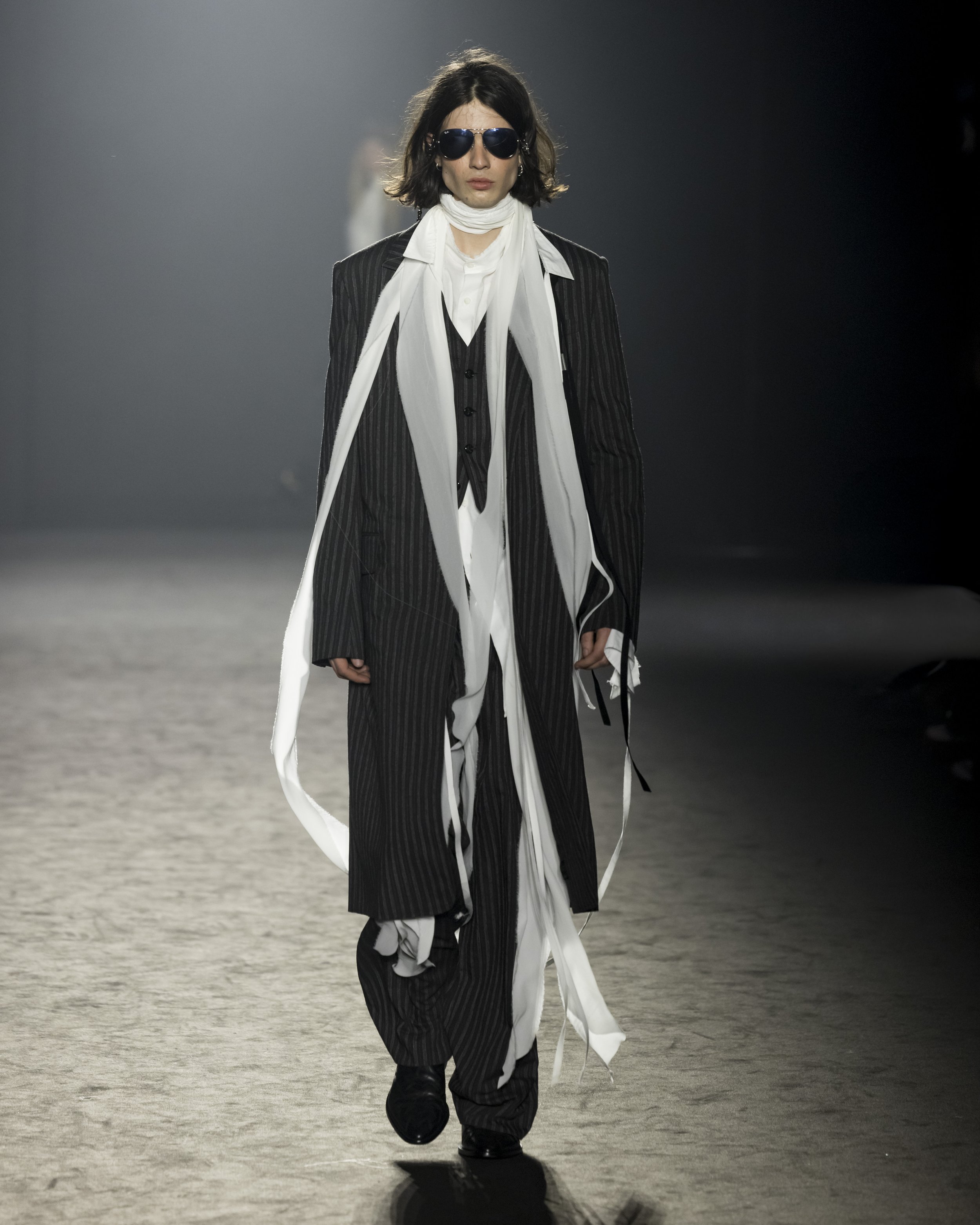 Ann-Demeulemeester-FW25-Paris-30.jpg