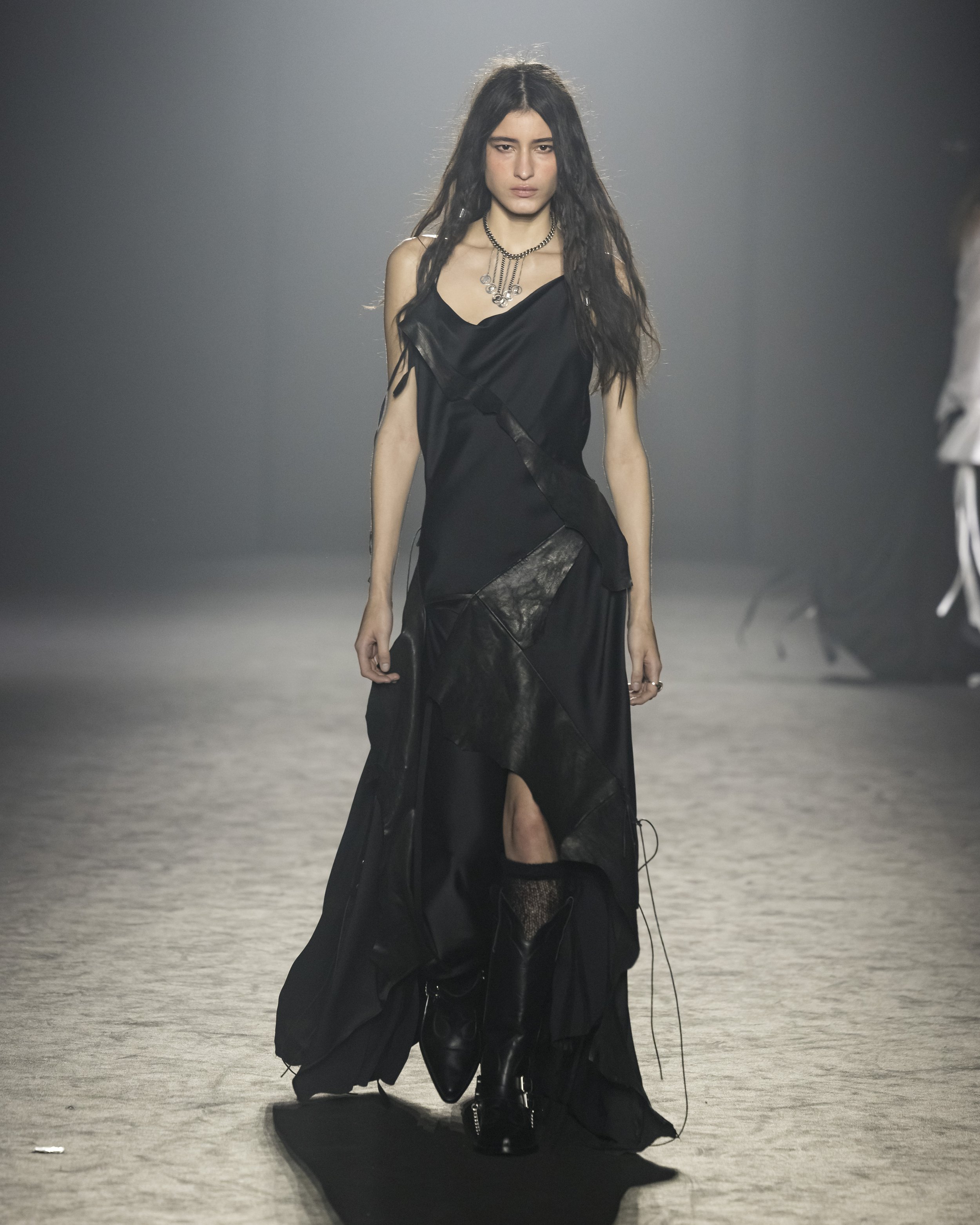 Ann-Demeulemeester-FW25-Paris-04.jpg
