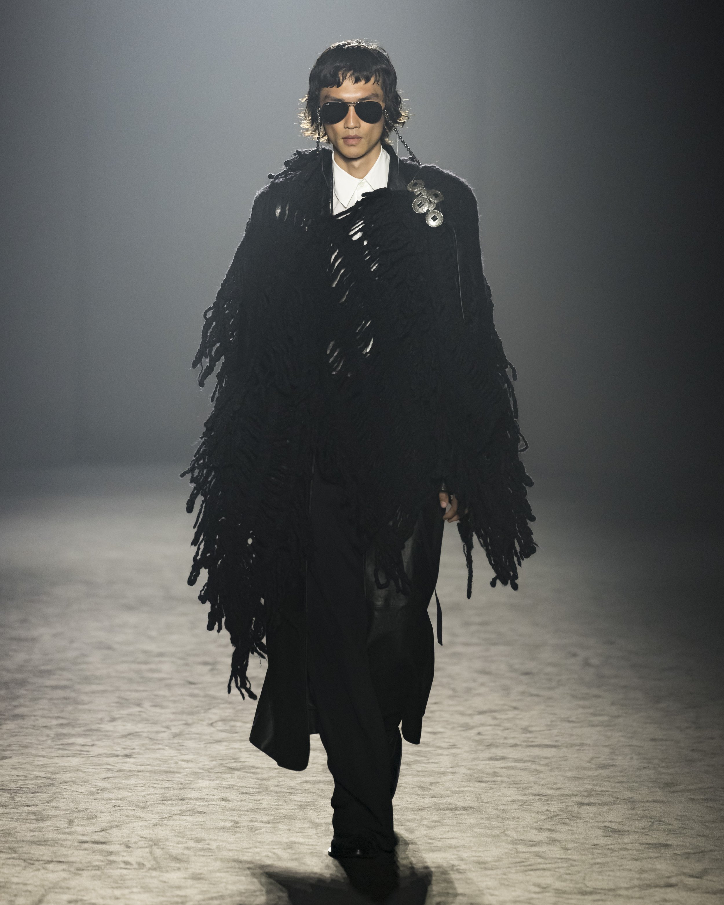 Ann-Demeulemeester-FW25-Paris-03.jpg
