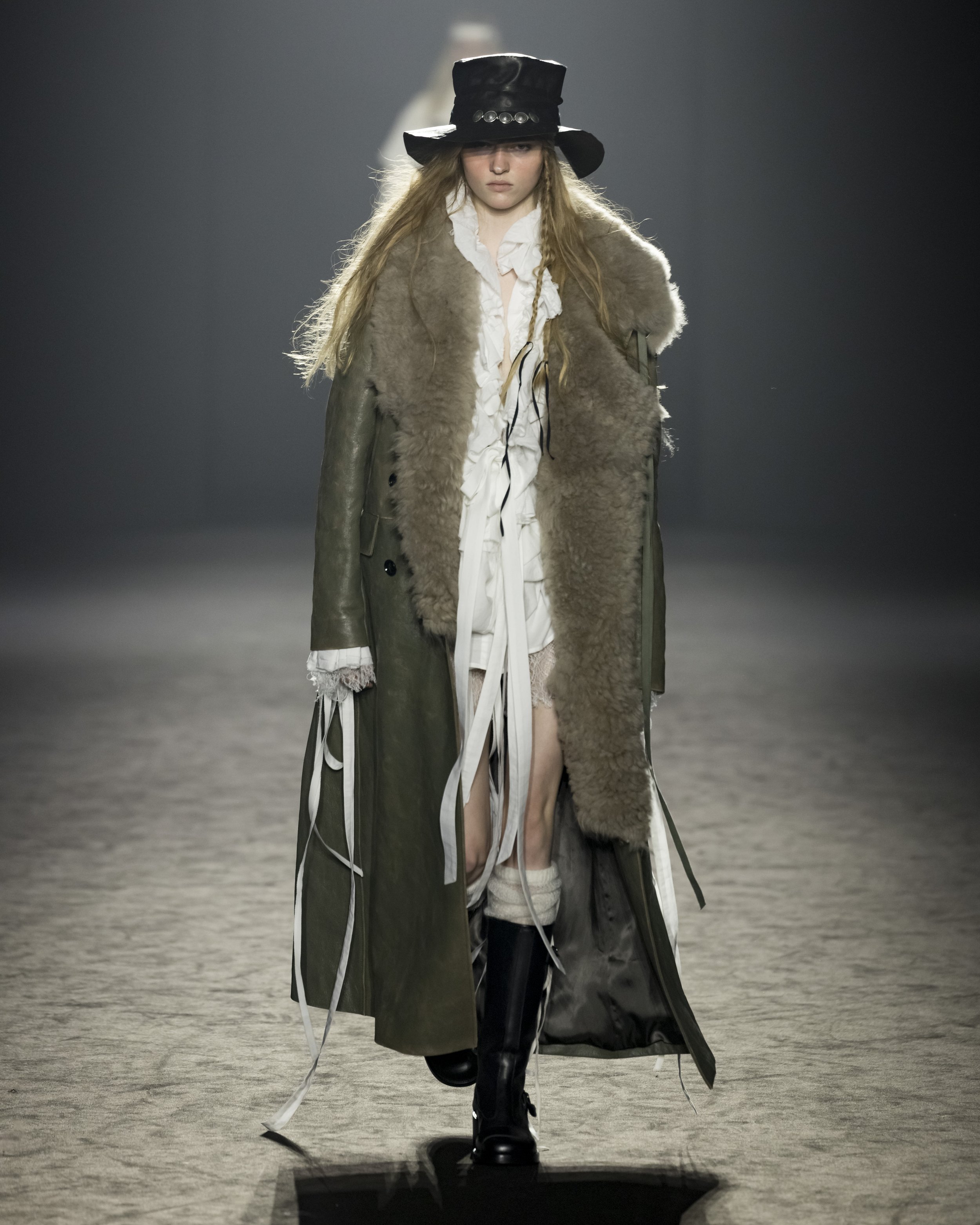 Ann-Demeulemeester-FW25-Paris-23.jpg