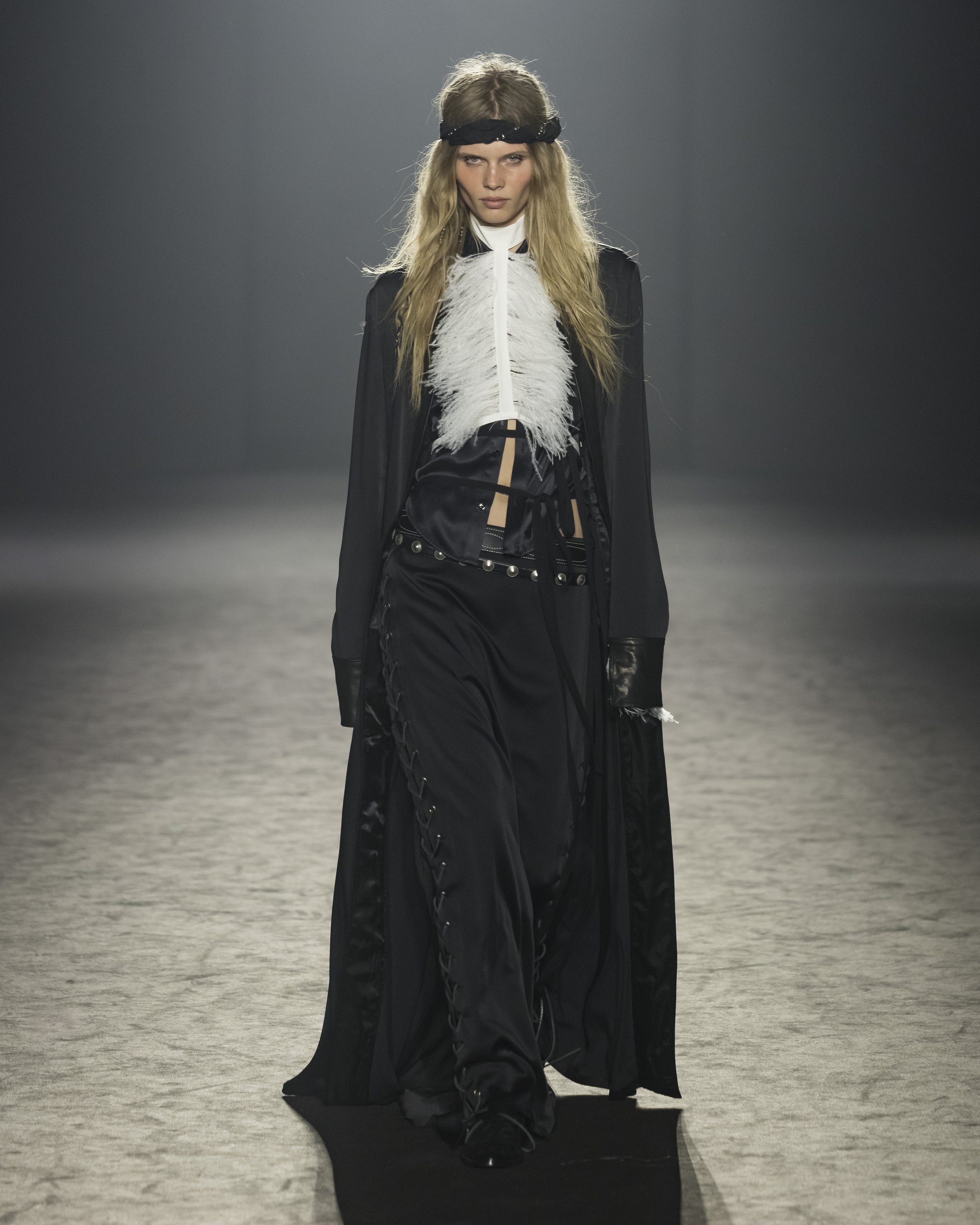 Ann-Demeulemeester-FW25-Paris-31.jpg