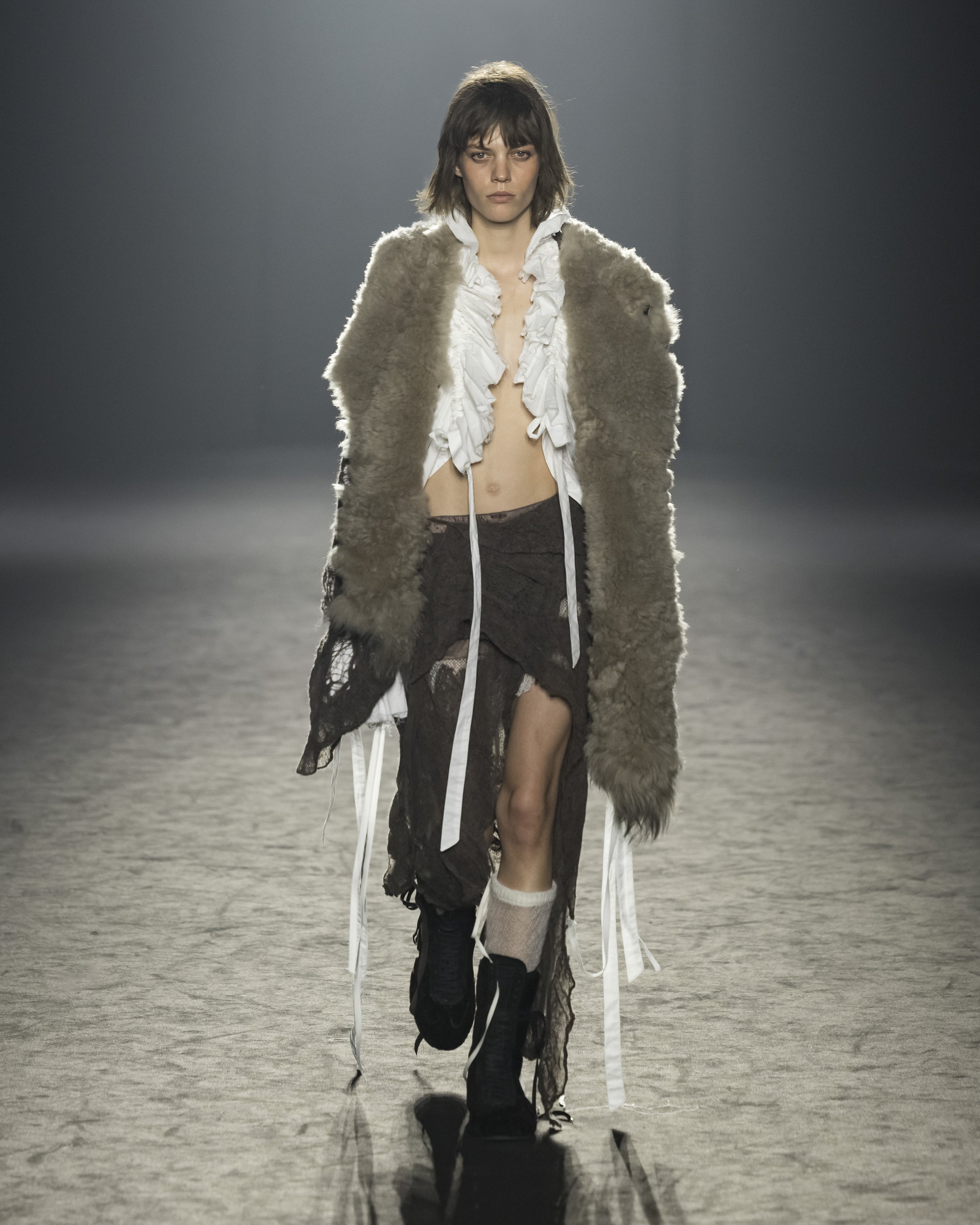 Ann-Demeulemeester-FW25-Paris-18.jpg