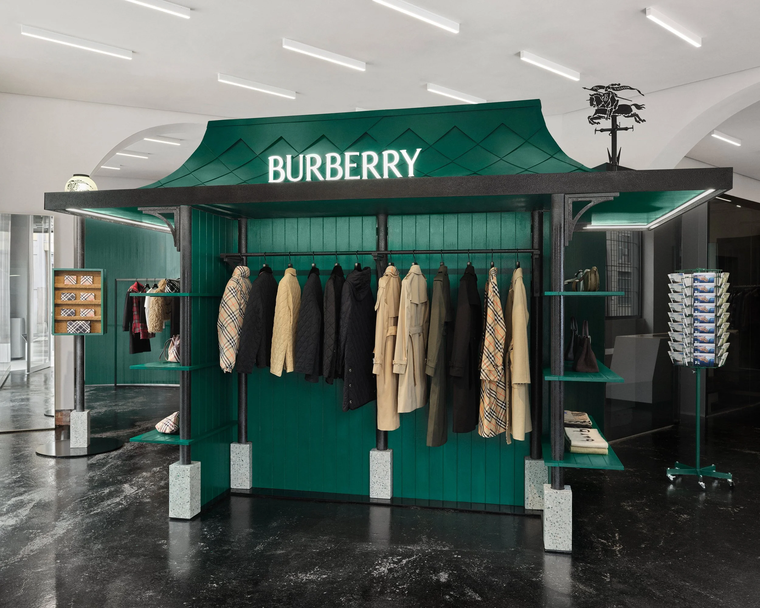 BURBERRY_2024_ANTONIOLI_POP_UP_sRGB_CROPPED_5x4_03.jpg