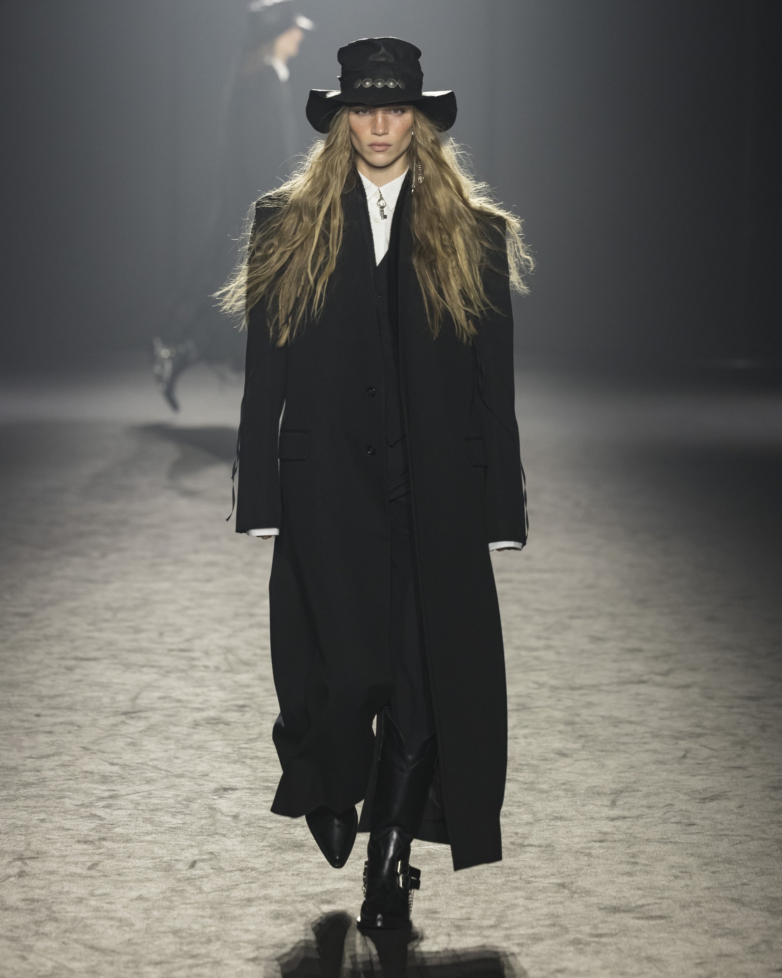 Ann-Demeulemeester-FW25-Paris-36.jpg