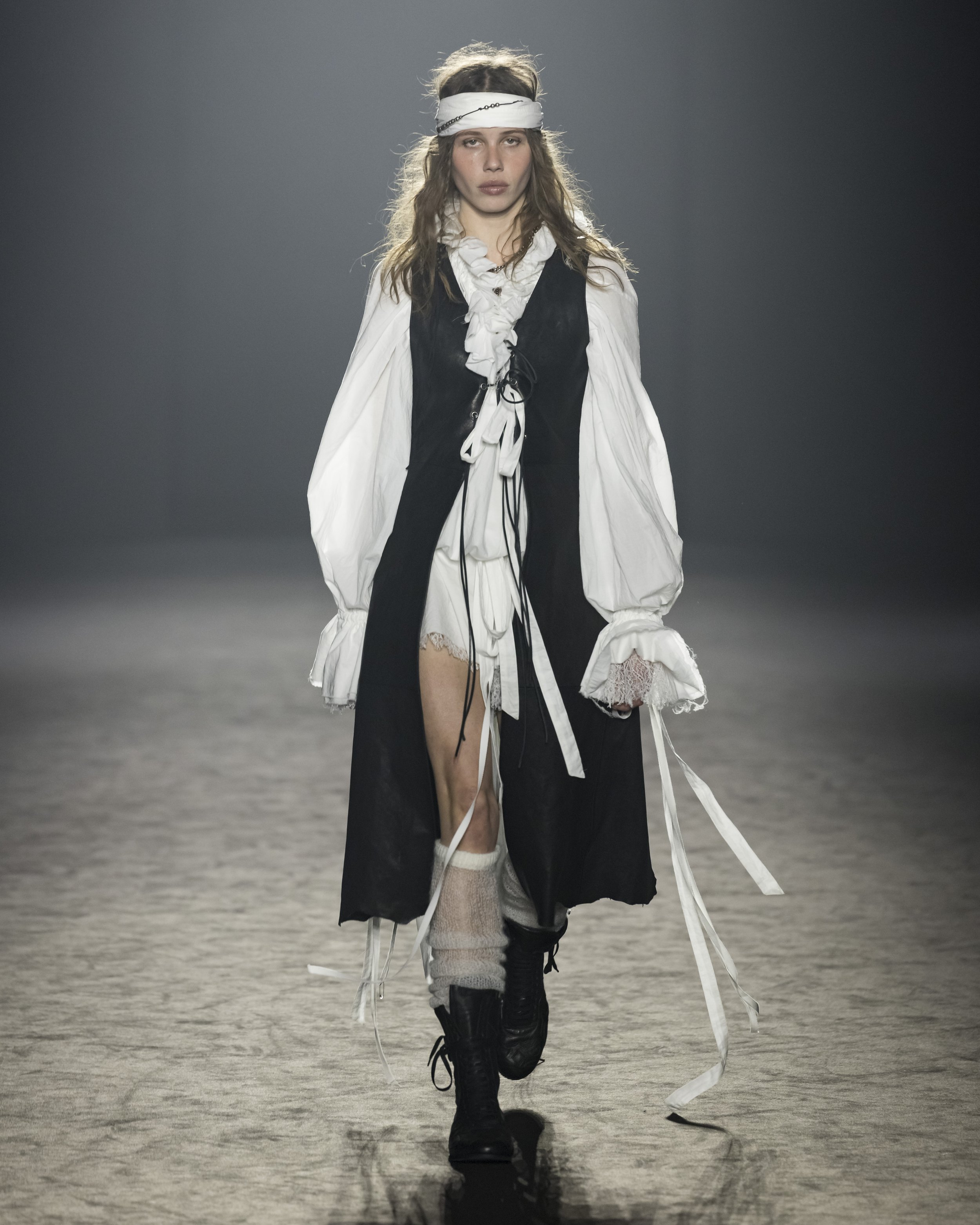 Ann-Demeulemeester-FW25-Paris-14.jpg