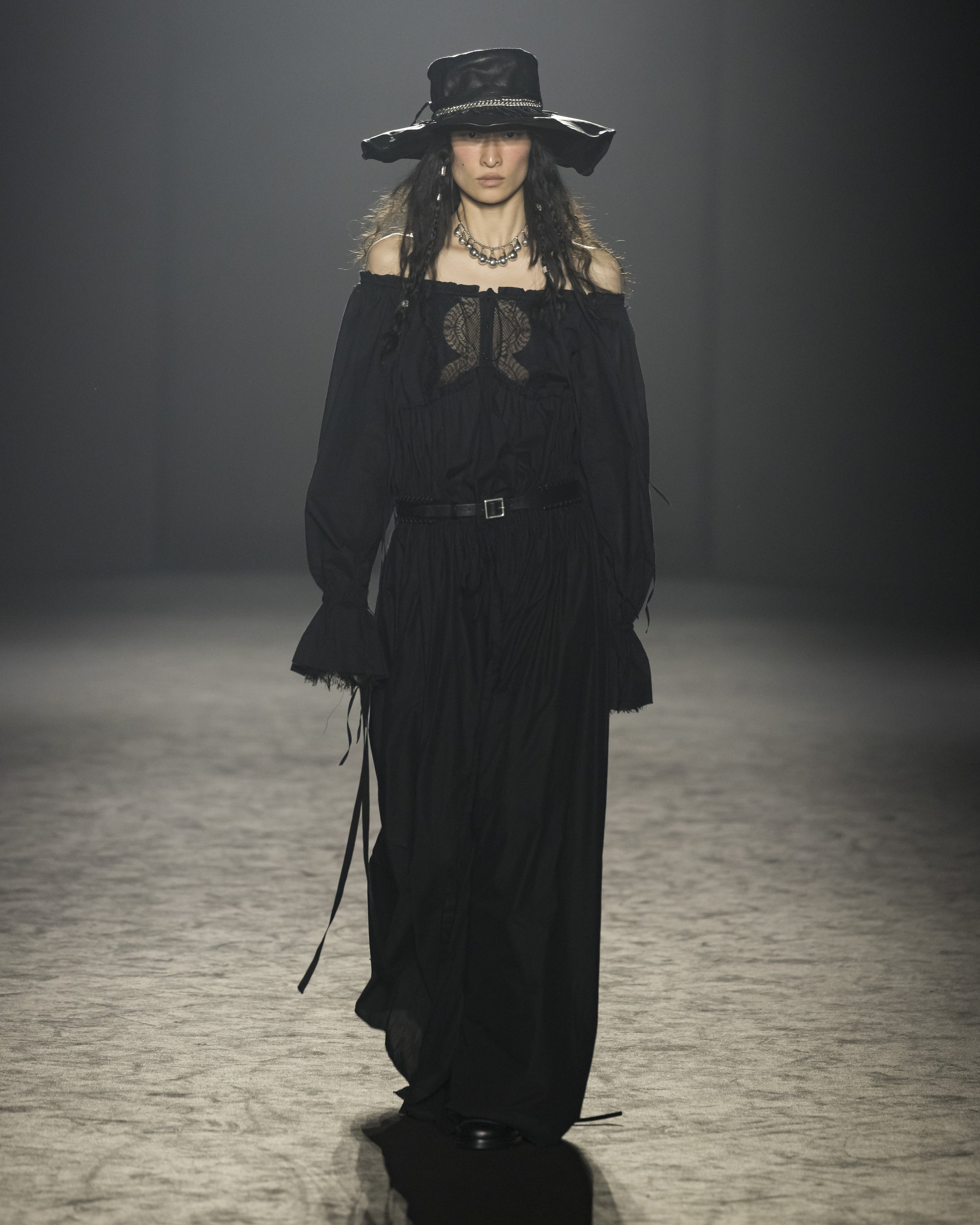 Ann-Demeulemeester-FW25-Paris-35.jpg