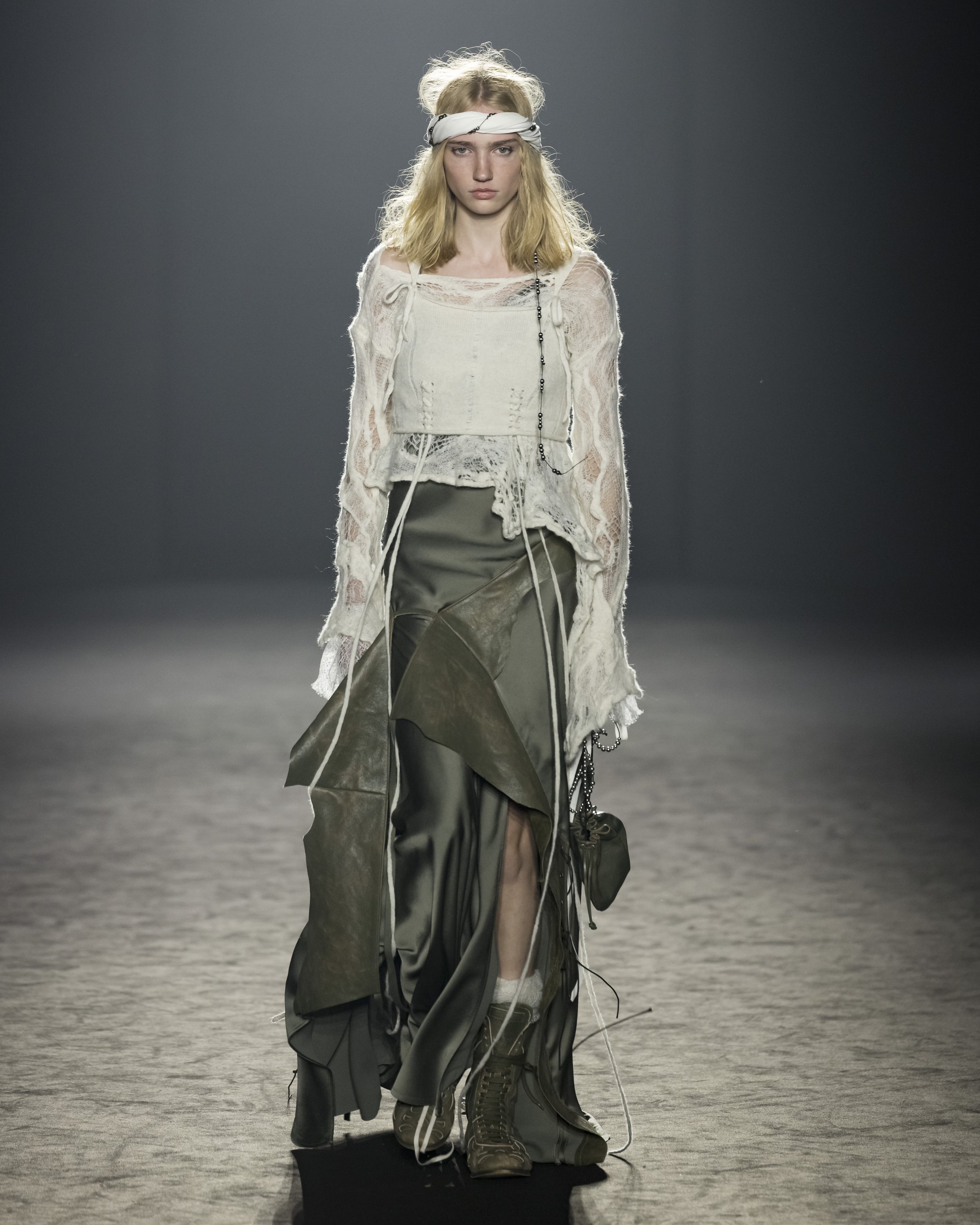 Ann-Demeulemeester-FW25-Paris-25.jpg