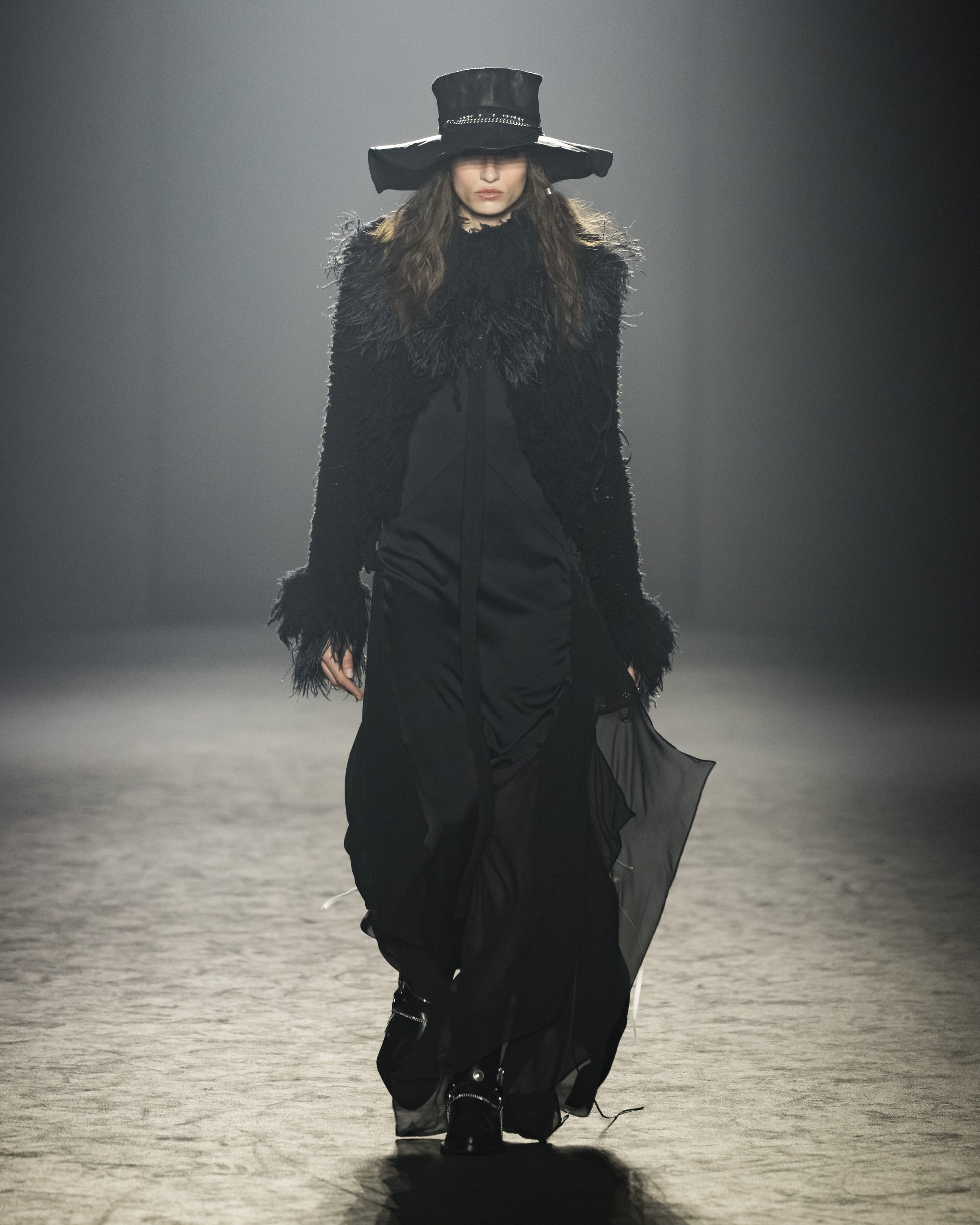 Ann-Demeulemeester-FW25-Paris-05.jpg