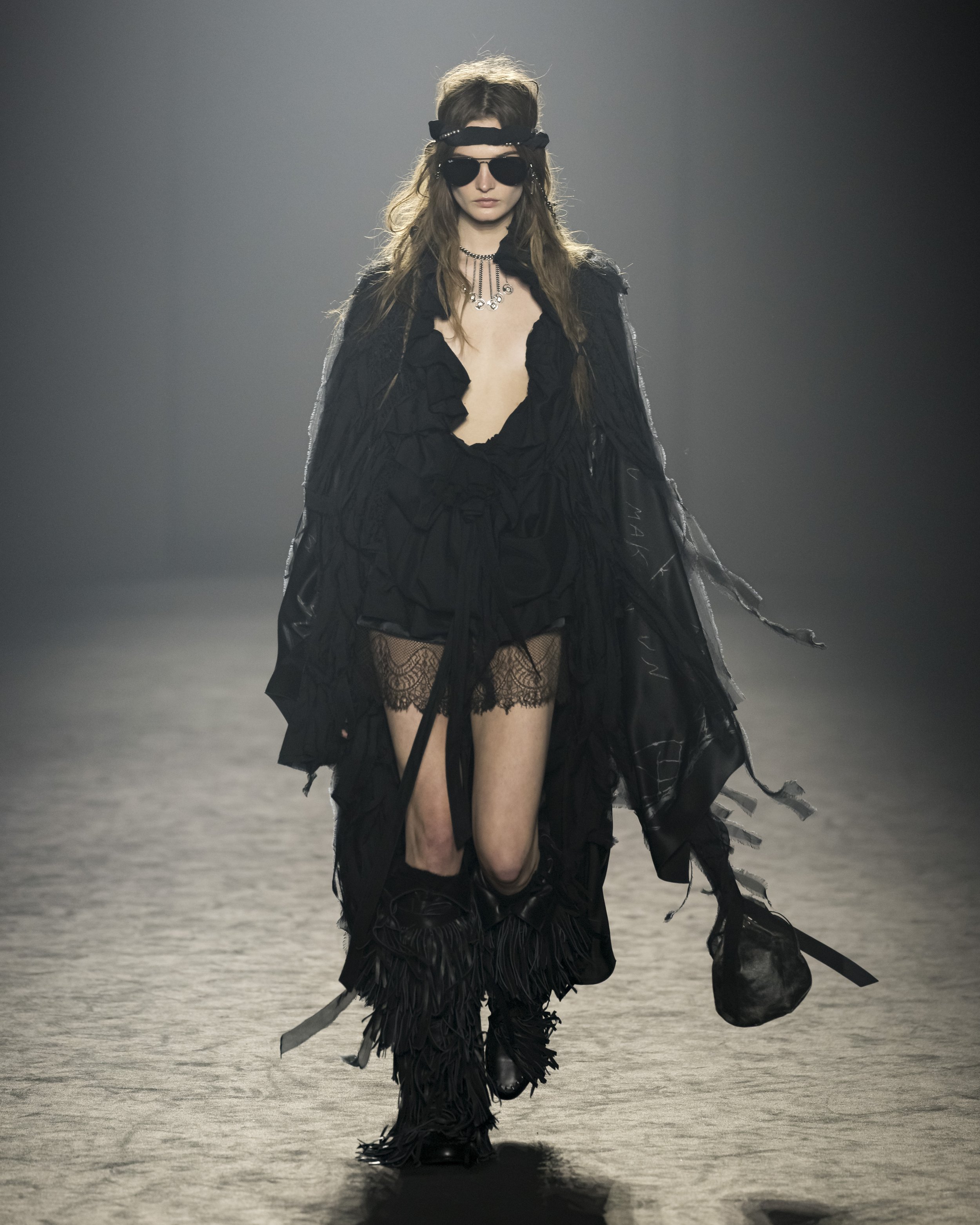Ann-Demeulemeester-FW25-Paris-01.jpg