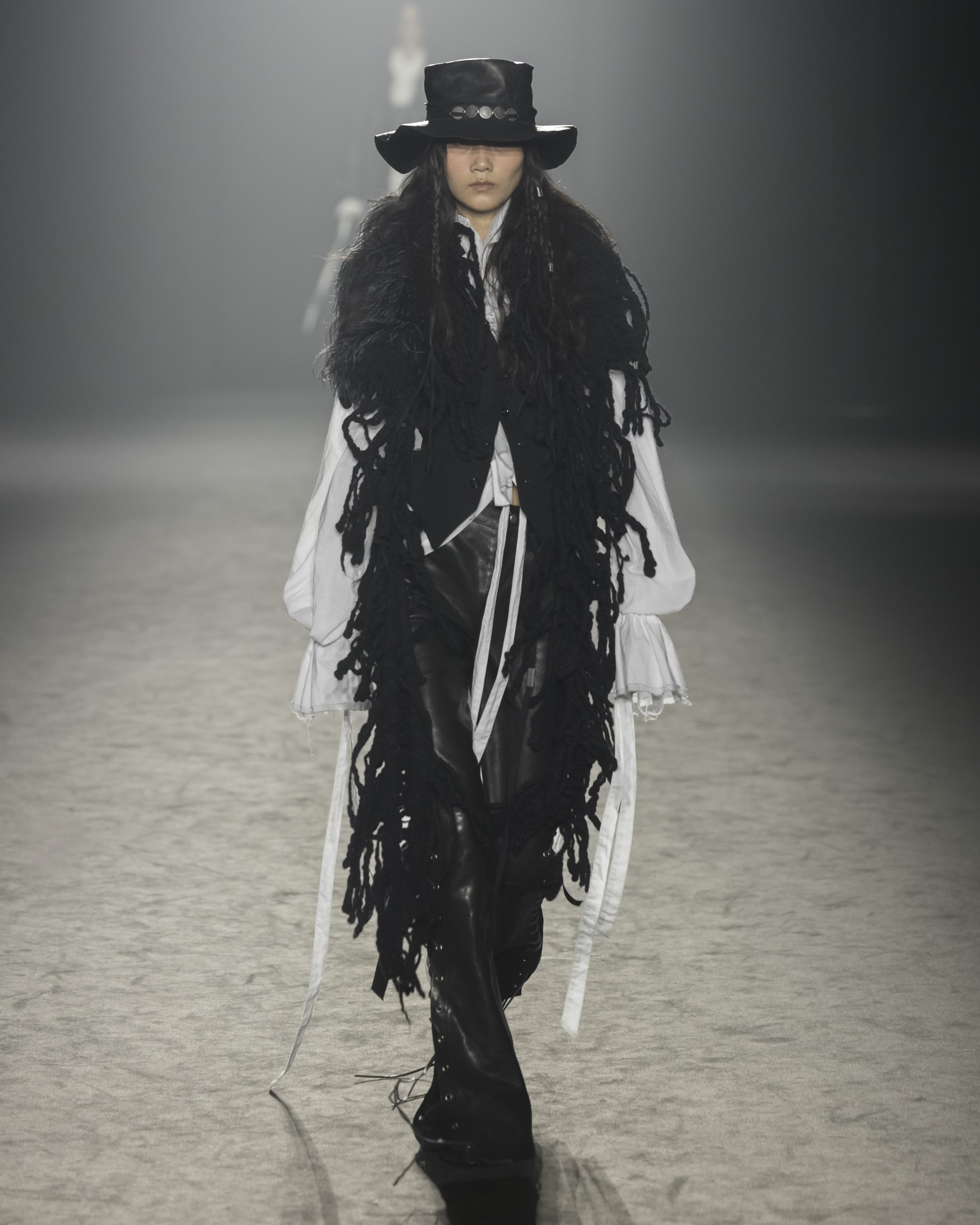 Ann-Demeulemeester-FW25-Paris-07.jpg