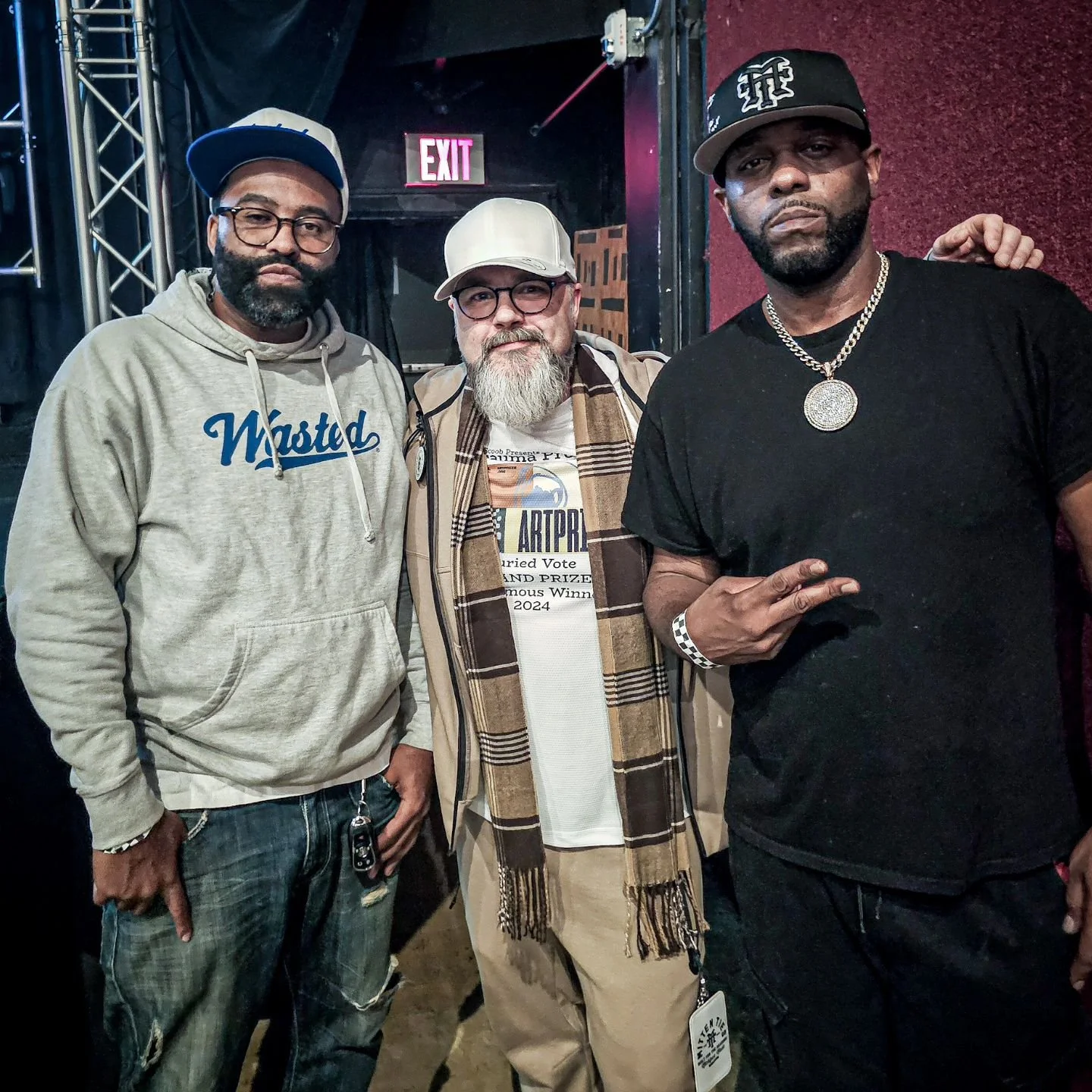 Much love to my guys
@therealsixman and @loudchief2021
on the @midwestmayhemtour in Holland
with @sonnyski616

HUNDOE out now
Video OTW

🔥🔥🔥
💪💪💪
📈📈📈