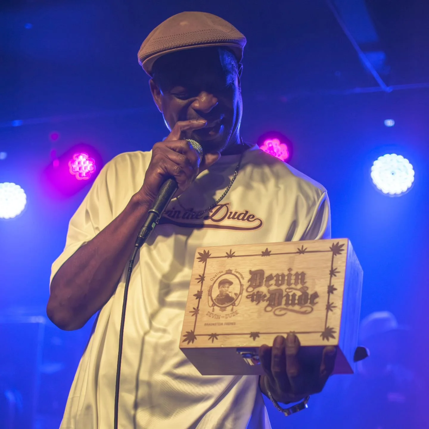 Devin the Dude with some of that Flint Rock Cannabis gear on stage 💪💪💪

MUCH love and respect to the bro @devindude420 🙏🤟🫡

See you next time!