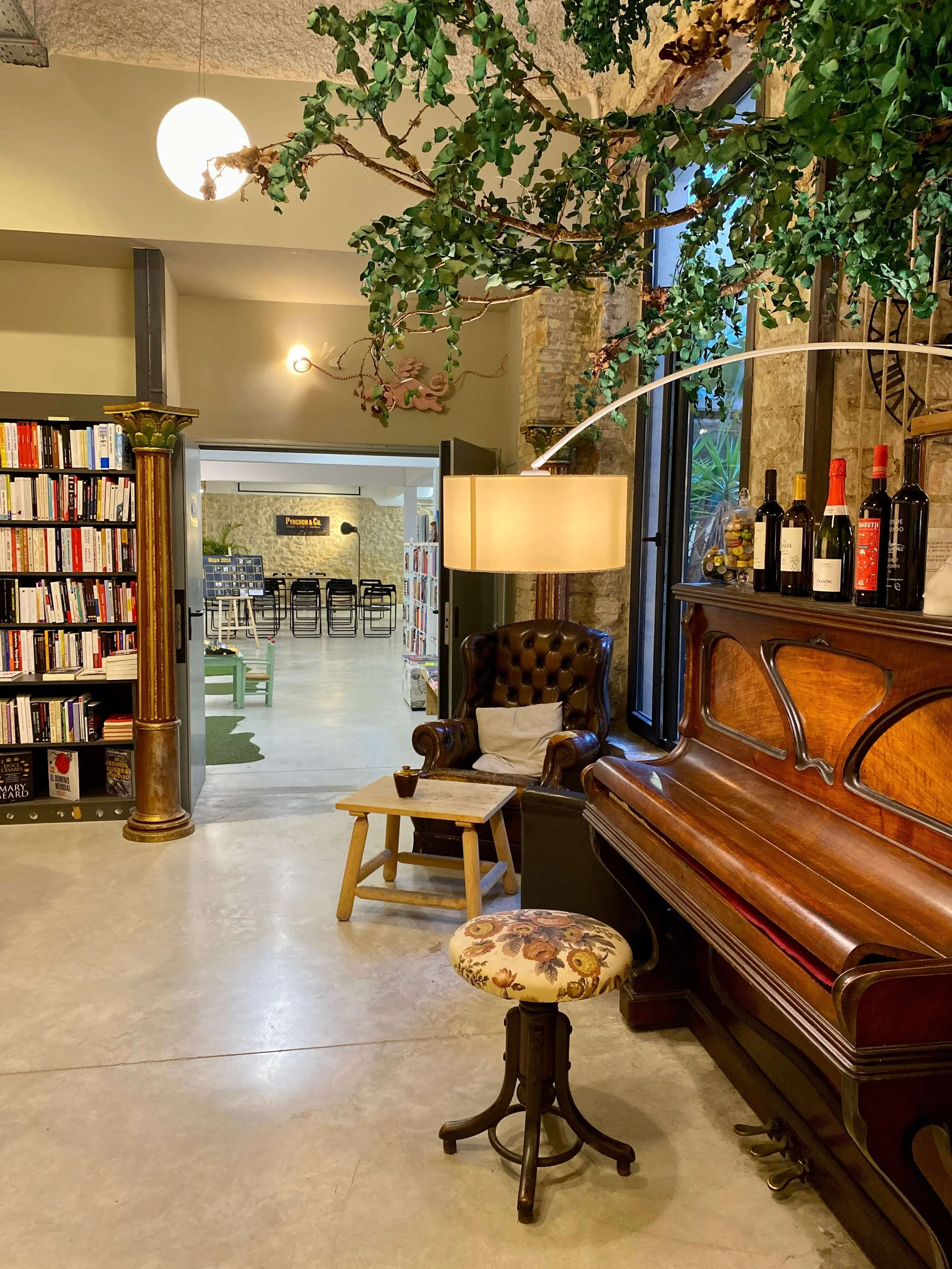 Pynchon Bookstore in Alicante_6.jpeg