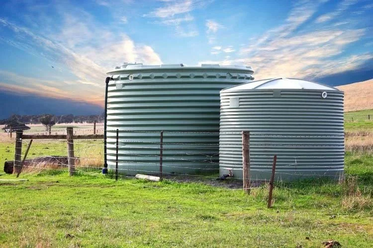 Storage water tank