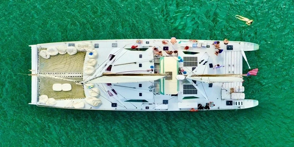 63 CATAMARAN03.jpeg