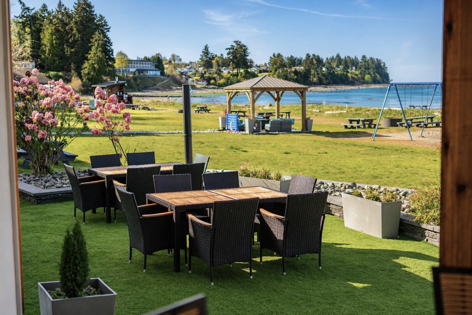 Outdoor BBQ & Courtyard 5.jpg