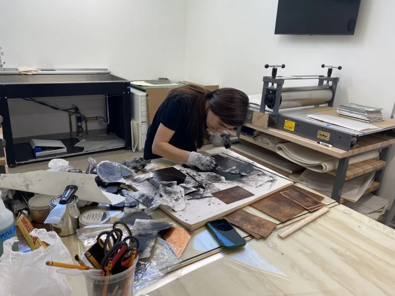  A Level III Printmaking Independent Study student working in the Print Studio at Groundworks Art Lab in Boulder, CO. 
