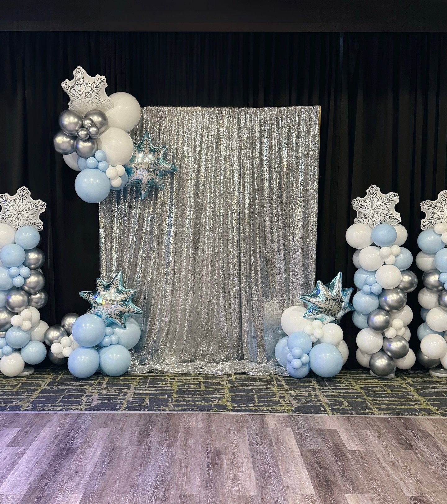 Your holiday party, elevated ❄️ 

This client went with custom balloons + a sparkly photo booth to make it all pop for their corporate holiday event🤍

Let us bring the fun + balloons to your next event and inquire on calledtoparty.com today! ☃️