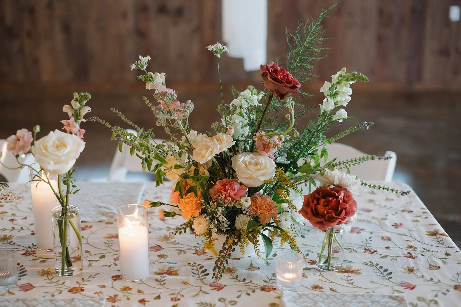 tablescape with florals suenos casa jk nc wedding venue