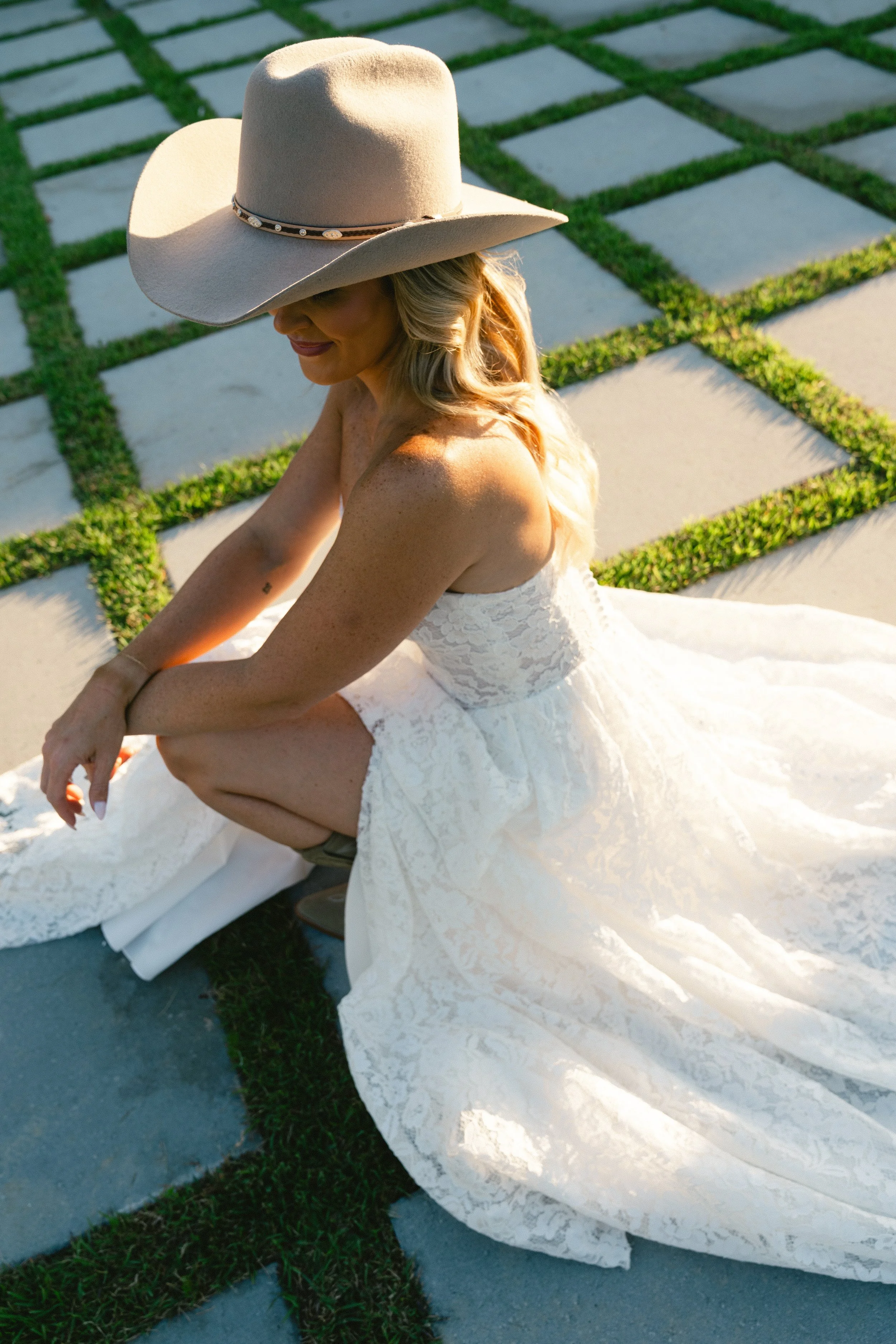 bride with cowboy hat suenos casa jk