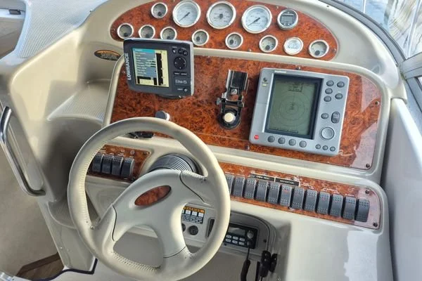 1999 Bayliner 3055 used boat for sale Victoria BC