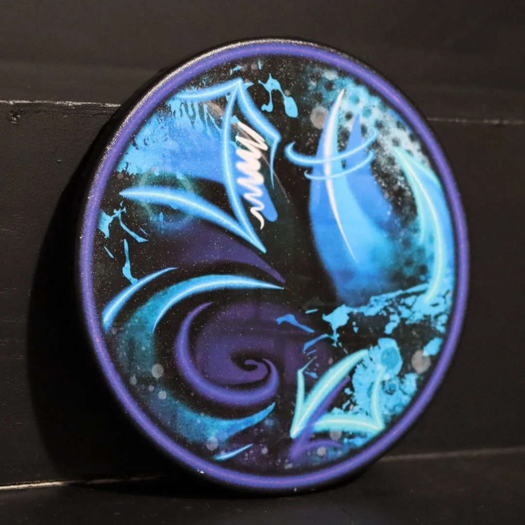 Graffiti inspired deep blue graffiti flow original circle stretched canvas from Oklahoma artist AWE_Graffiti featuring brilliant shades of blue, flowing lifework and high quality
