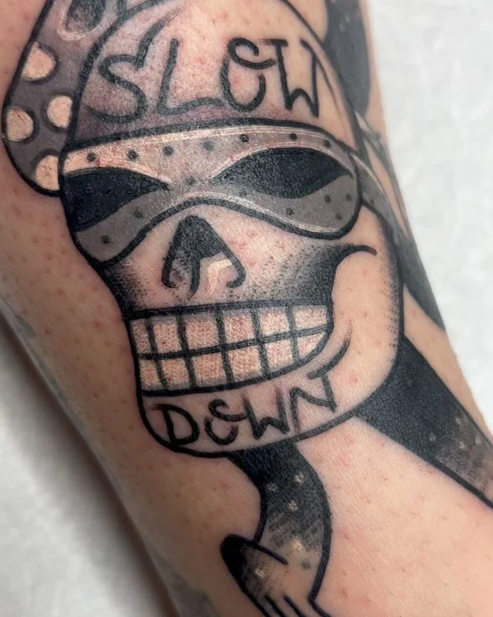 Tats available in various degrees of black and grey

🌐 www.awwwsin.com 🌐

#pdxtattoo #pdxtattooartist #portlandtattoo #portlandtattooartist #blackandgreytattoos #boldtattoos #traditionaltattoo #traditionaltattooart