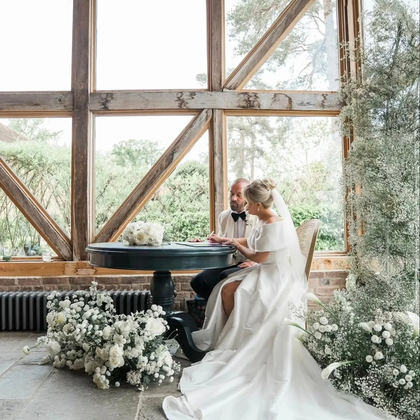 Snippets of flowering life lately 🫶🏼

○ a few pics of the gorgeous @emilyrowey &amp; Tim's wedding, who wed at @barnsandyard.
○ me &amp; my girl, 5 mins of chill.
○ Impulse purchases.
○ flower pressing - new skill unlocked.
○ days off with the kidd