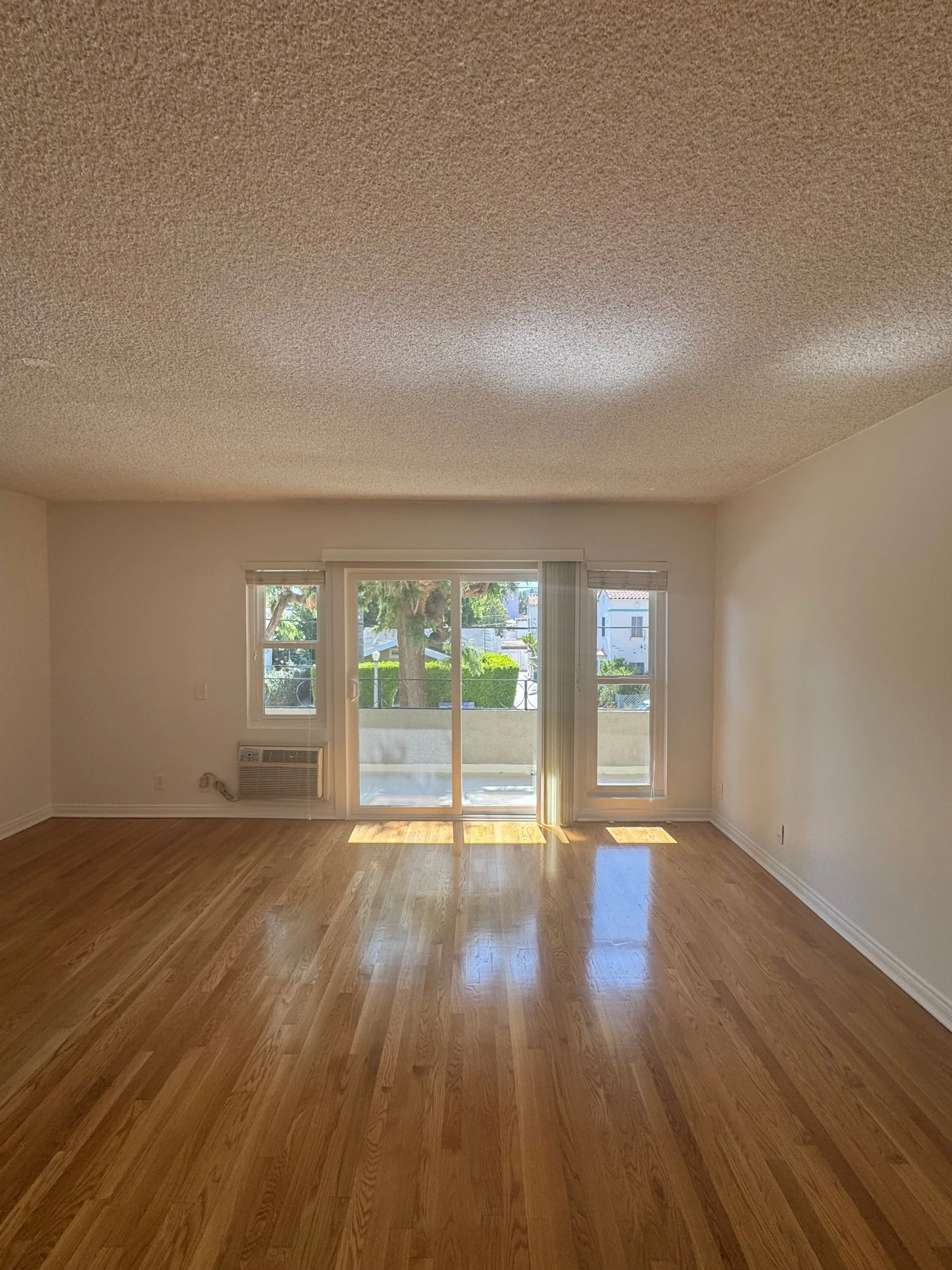 2010 N. Beachwood Dr.#210 Los Angeles, CA. 90068. Second floor, 2 Bed, 2 Bath w/ hardwood floors, balcony, parking and swimming pool. $3,200