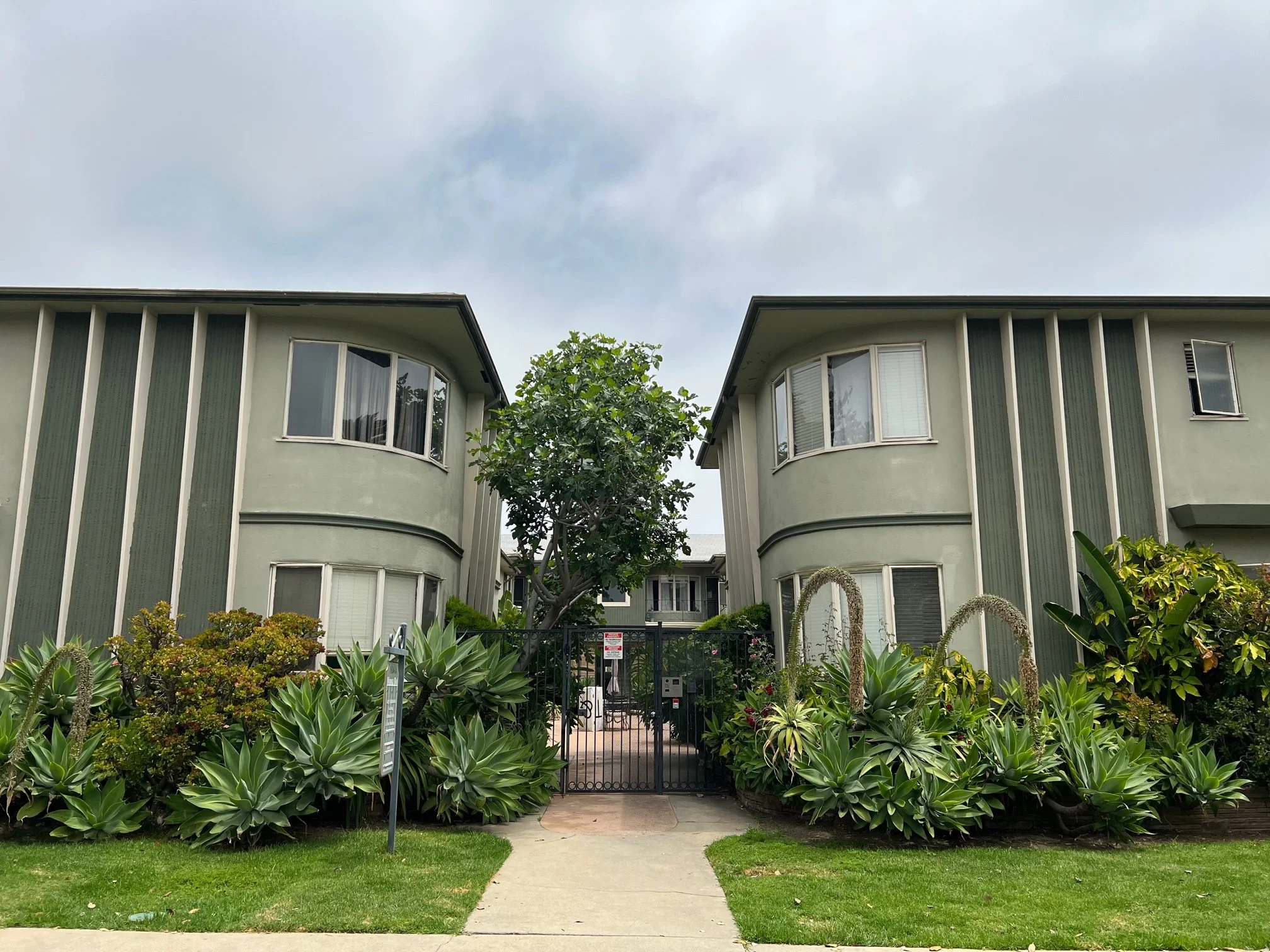 1832 Winona Blvd. #2 Los Feliz, CA. 90027. First floor 1 Bed, 1 Bath w/ hardwood floors &amp; vintage tile $2,200