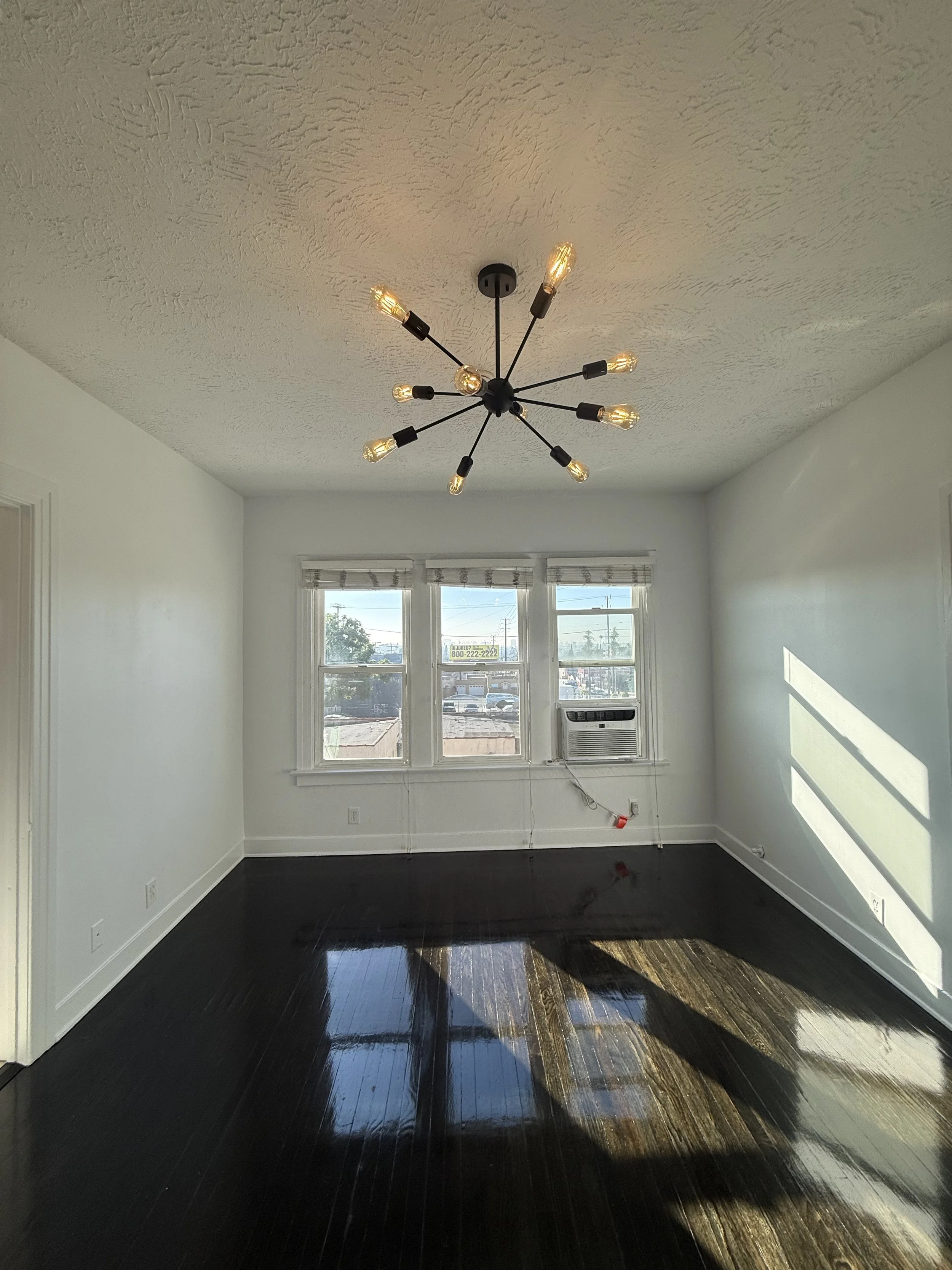 1326 Virgil Pl. #14 Los Feliz, CA. 90027. Top floor STUDIO, 1 Bath w/ hardwood floors, vintage tile, shared laundry. $1,795